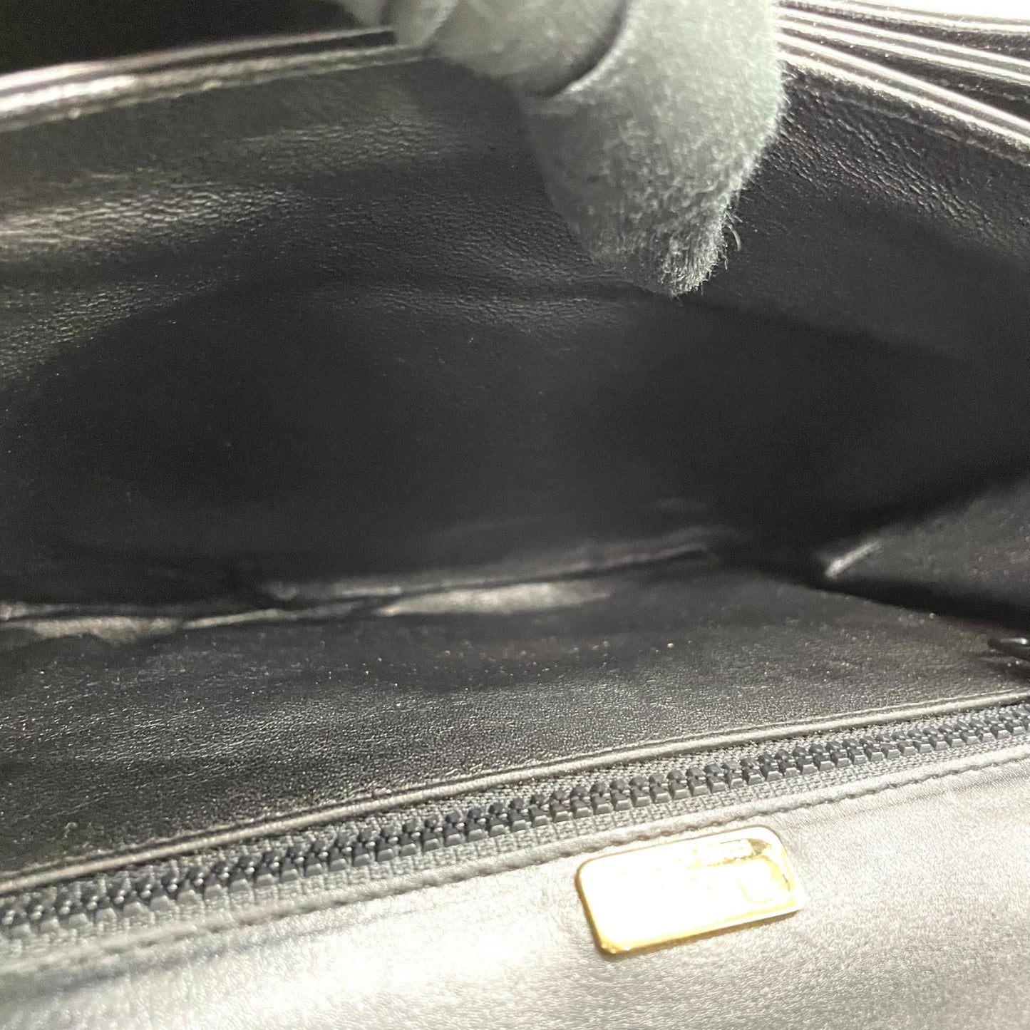 バリー BALLY ショルダーバッグ ヴィンテージ レザー 黒 ブラック 金金具 ゴールド金具 3層 フラップ 高級感 C3