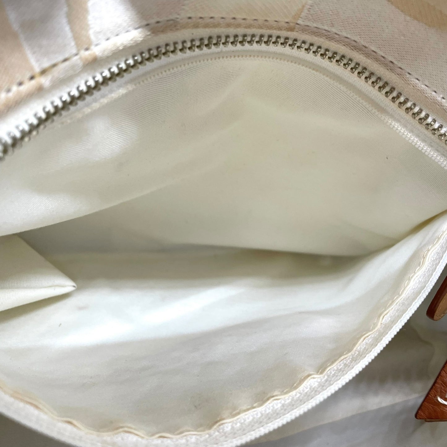 コーチ COACH シグネチャー ハンドバッグ トートバッグ 白 ホワイト 茶 ブラウン キャンバス レザー シルバー金具 ターンロック ロゴチャーム付き スカーフ付き 肩掛け可 レディース T1