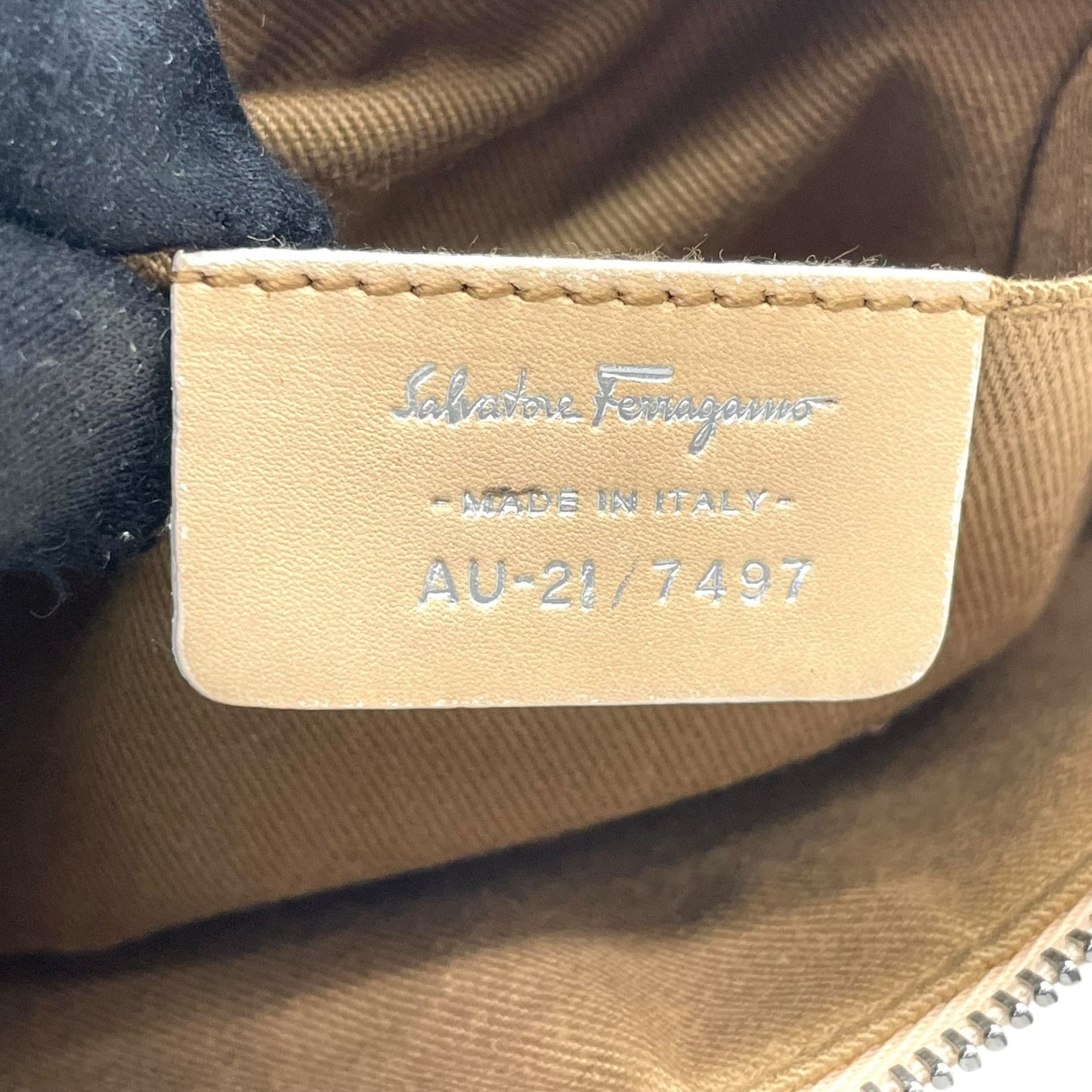 フェラガモ Salvatore Ferragamo ハンドバッグ アクセサリーポーチ ミニバッグ ガンチーニ AU-21 7497 グレー ベージュ レザー シルバー金具 ロゴ ワンショルダー 肩掛け可 レディース C5
