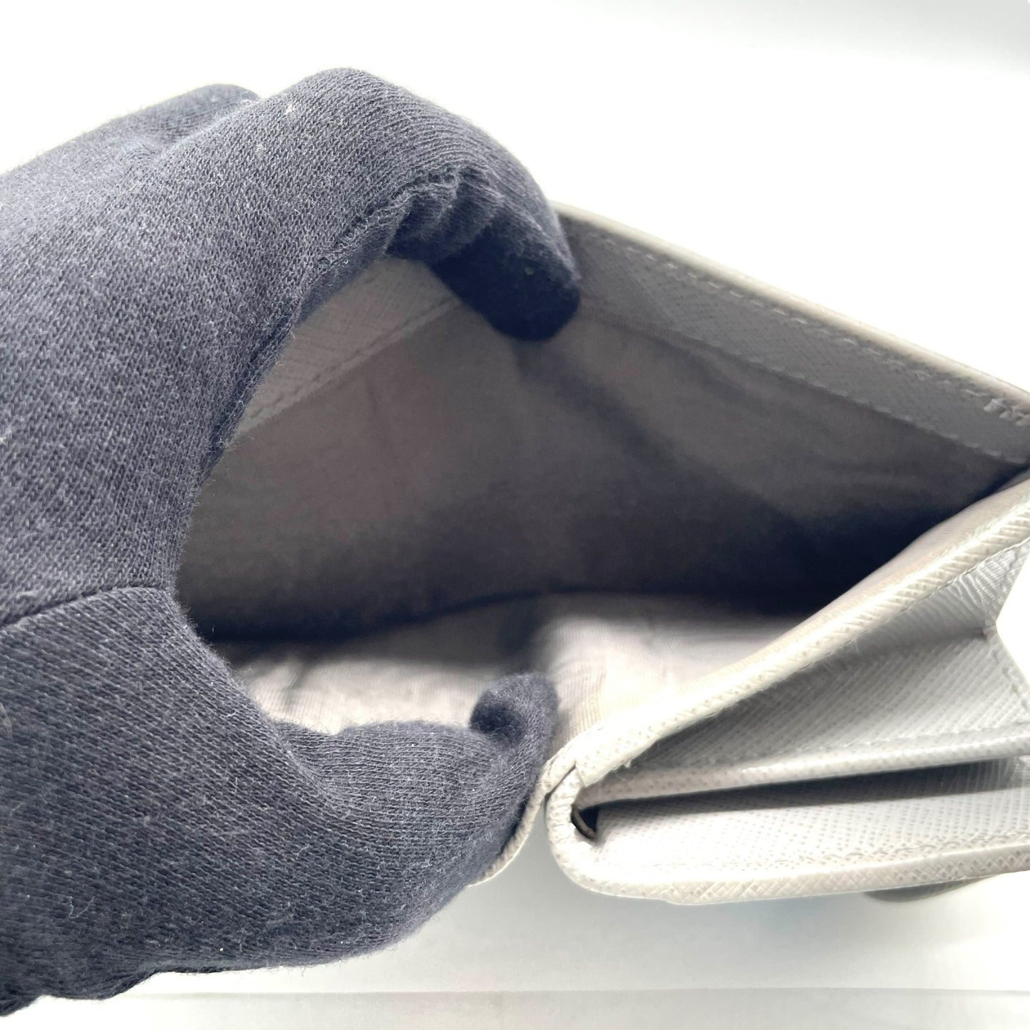 プラダ PRADA 財布 二つ折り財布 サフィアーノ メタル シルバー 金金具 ゴールド金具 レザー コンパクトウォレット ミニ財布 W4