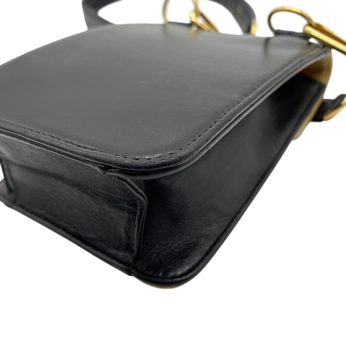 美品 シャネル CHANEL マトラッセ ショルダーバッグ ショルダーポーチ ミニバッグ スマホポーチ バイカラー ベージュ 黒 ブラック レザー ゴールド金具 肩掛け可 レディース K9