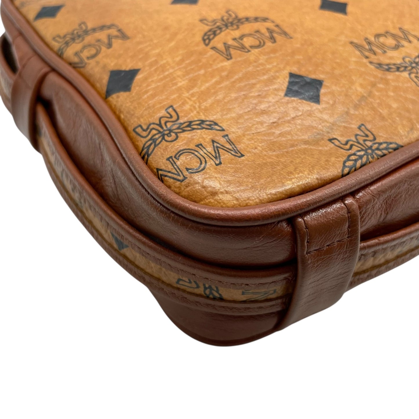 エムシーエム MCM ヴィセトス ショルダーバッグ ボディバッグ カメラバッグ 茶 ブラウン コニャック シグネチャー レザー ゴールド金具 斜め掛け可 レディース S12