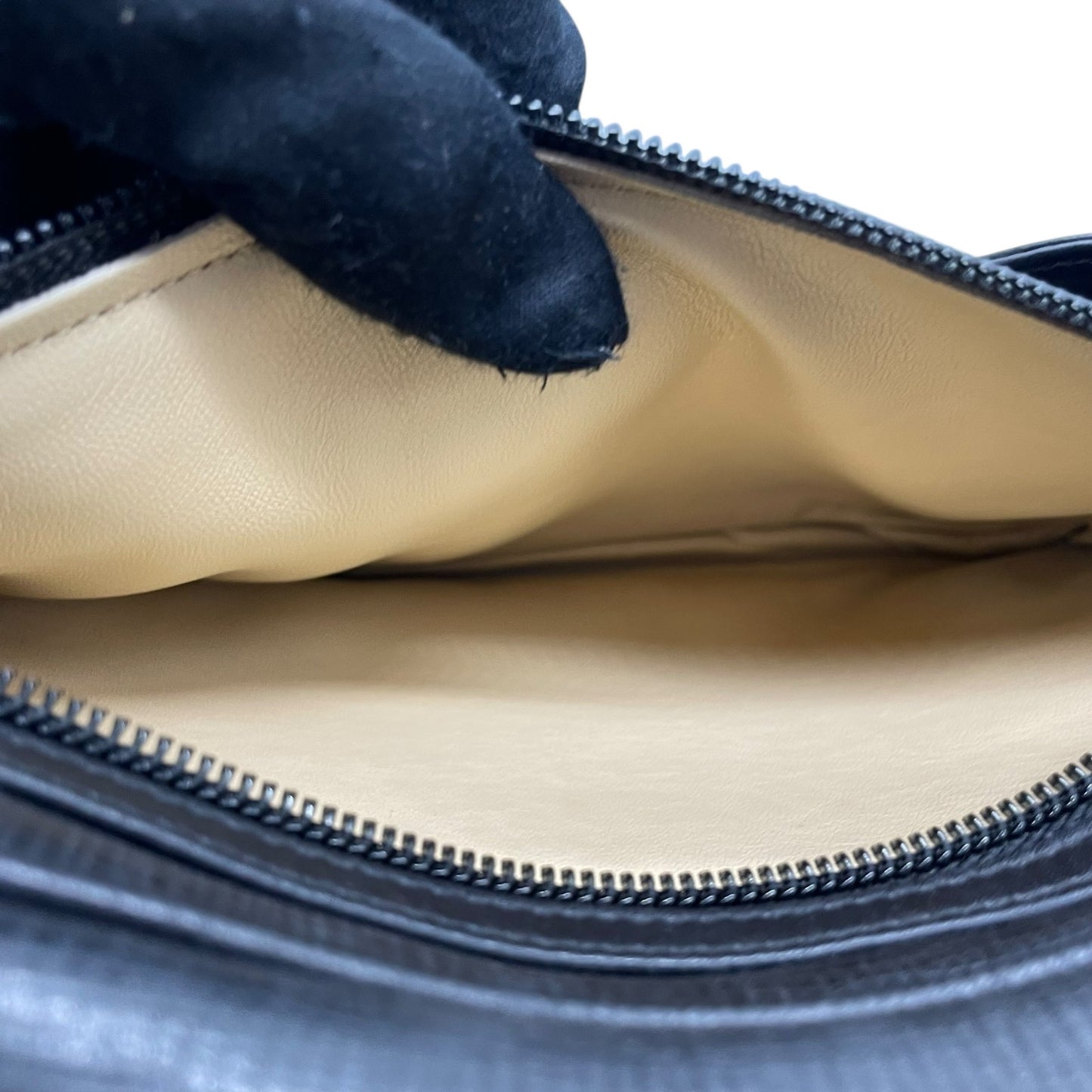 Authentic HUNTING WORLD Carryall Messenger Bag Shoulder Bag Black Leather Gold Hardware Women's Crossbody