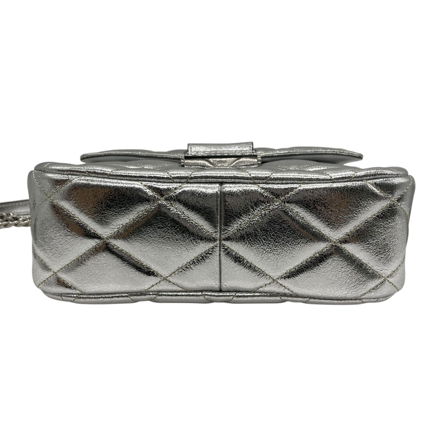 美品 kate spade ケイトスペード キャリー メタリック キルテッド レザー スモール フラップ ショルダーバッグ シルバー チェーンショルダー レディース E5