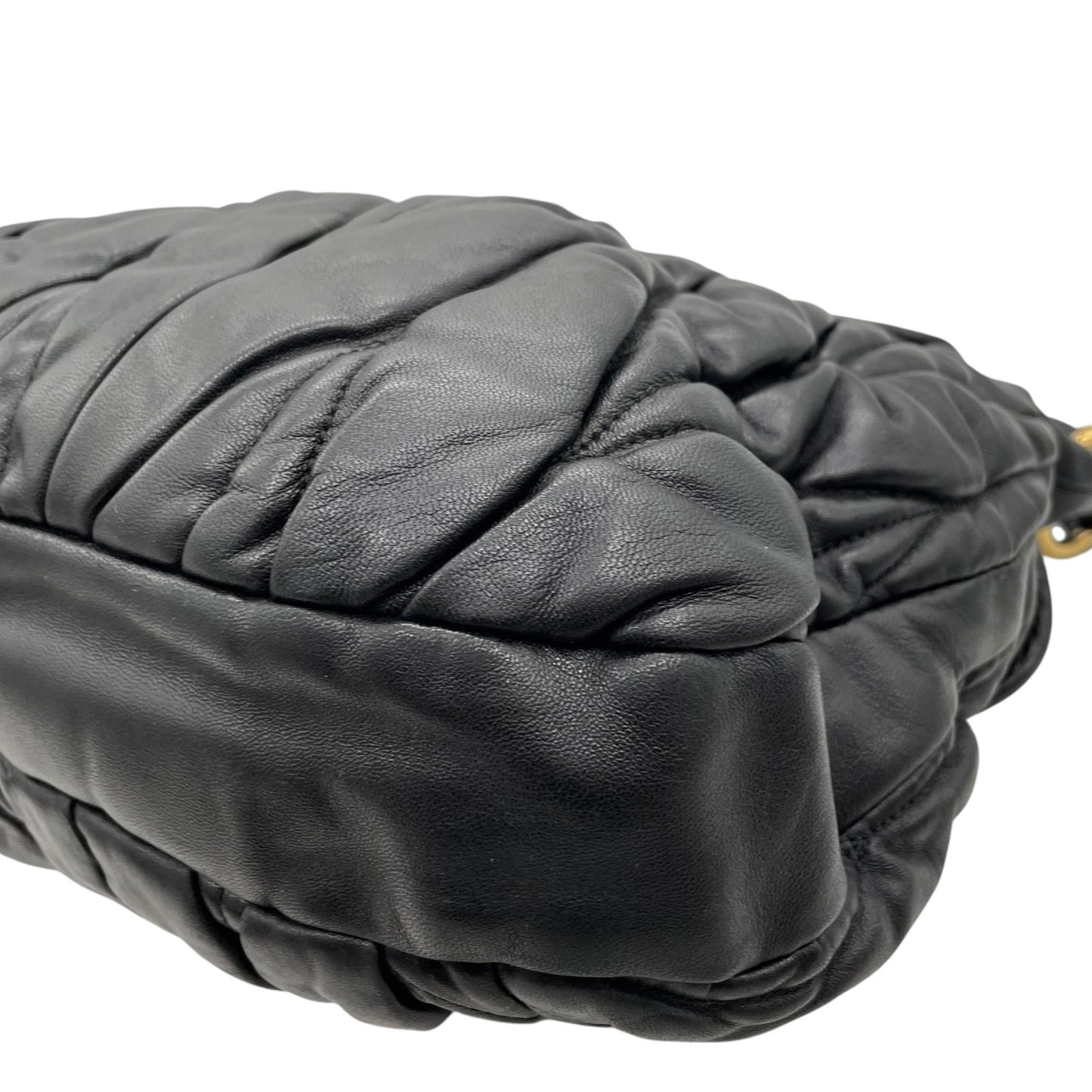 美品 miu miu ミュウミュウ 2WAY ハンドバッグ ショルダーバッグ マトラッセ マテラッセ 黒 ブラック レザー ゴールド金具 ロゴ 斜め掛け レディース C6