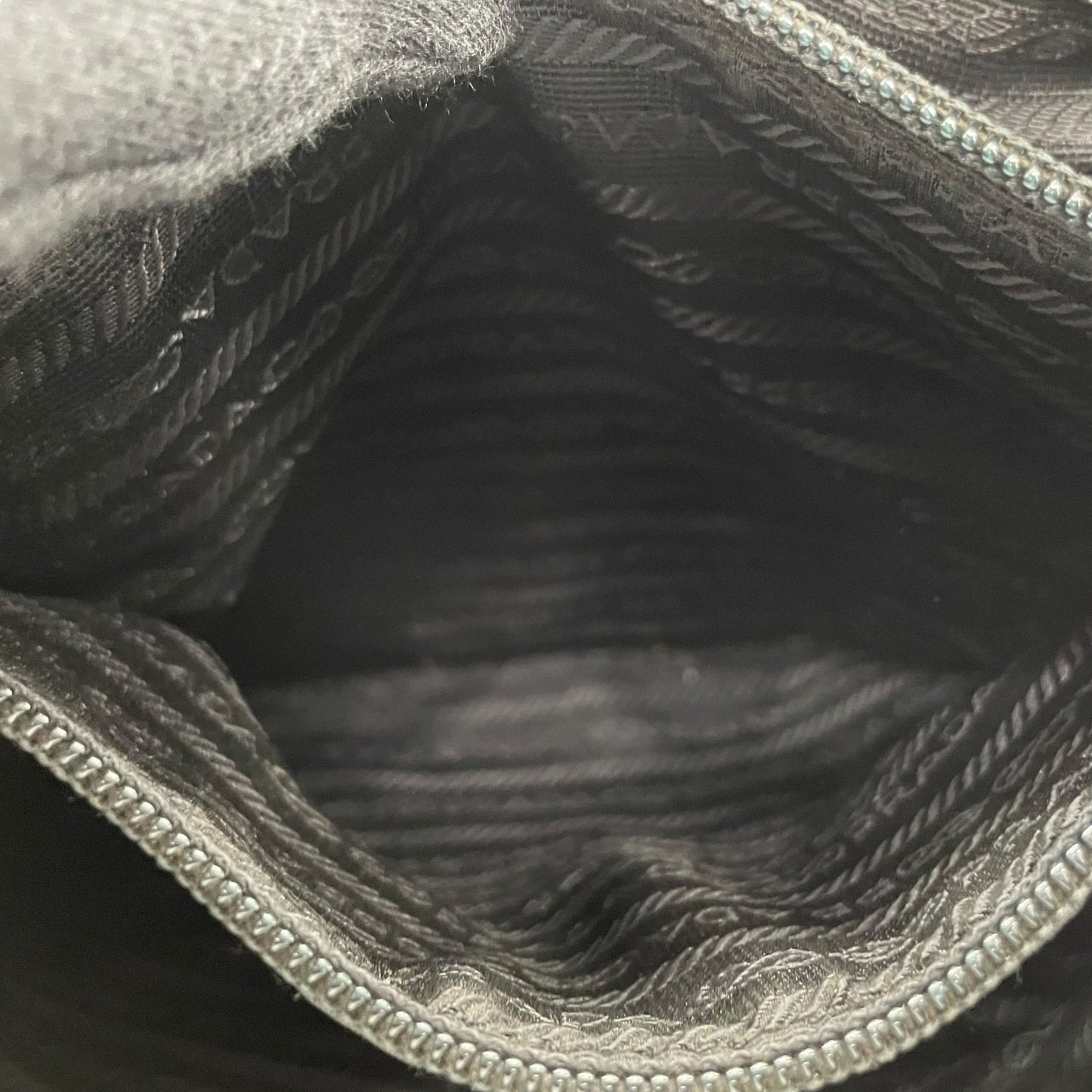 美品 PRADA プラダ ナイロントートバッグ ブラック 三角ロゴプレート 大容量 ハンドバッグ レディース メンズ 正規品 K3