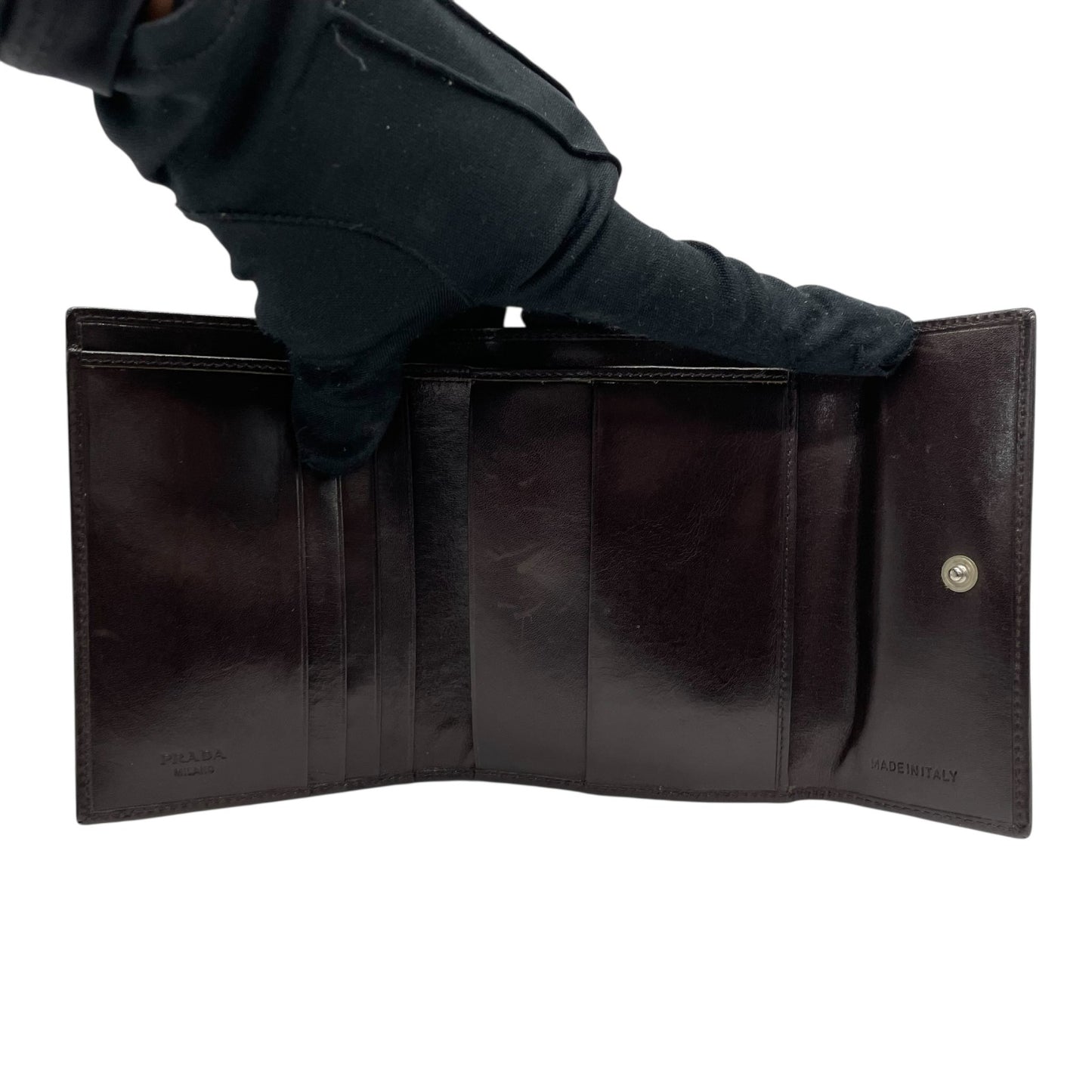 美品 PRADA プラダ 三つ折り財布 コンパクト財布 三角プレートロゴ トライアングルロゴ 茶 ダークブラウン レザー シルバー金具 メンズ レディース M5