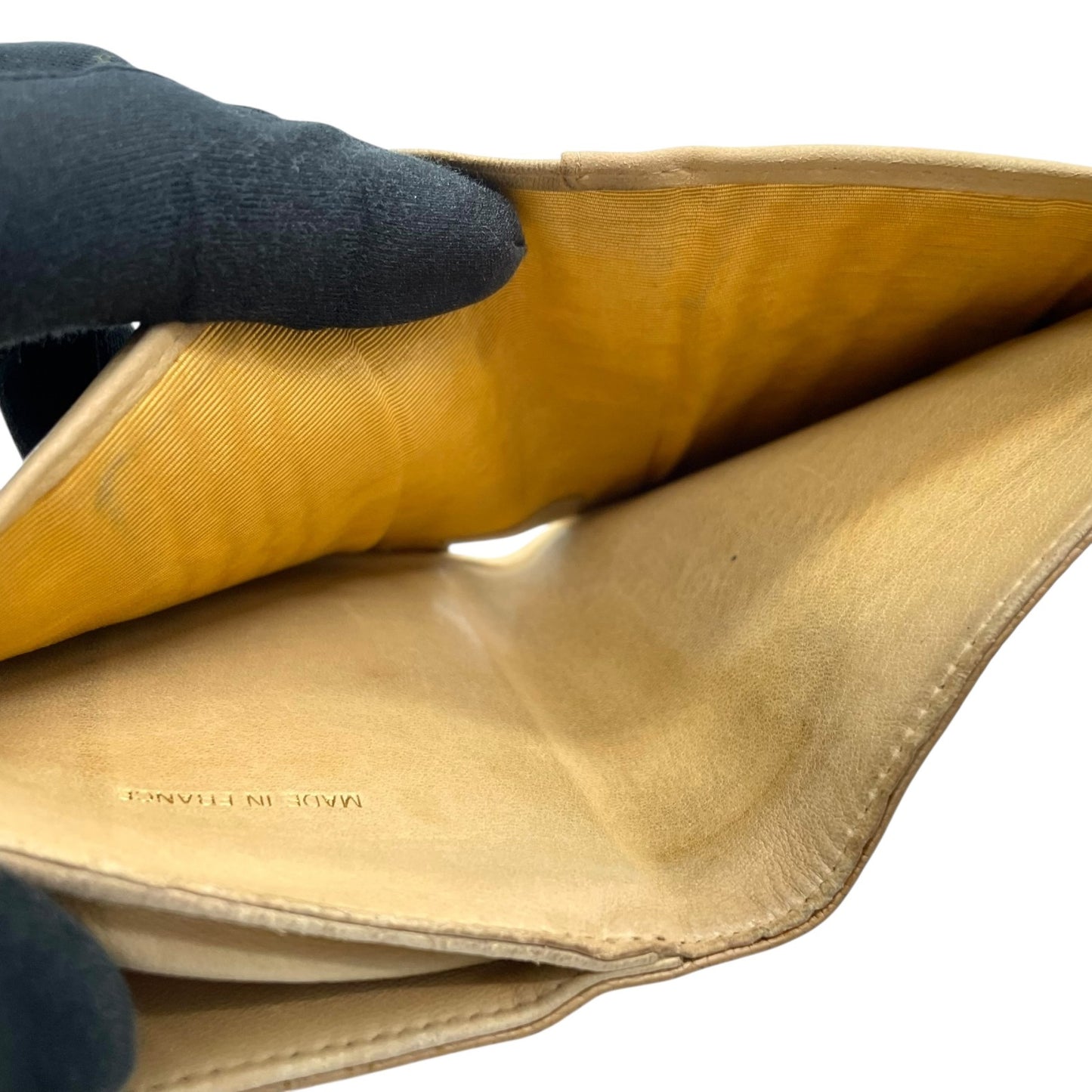 シャネル CHANEL 三つ折り財布 キャビアスキン調 レザー ココマーク 型押し キャメル ゴールド金具 金金具 箱・カード付 シール付 W2