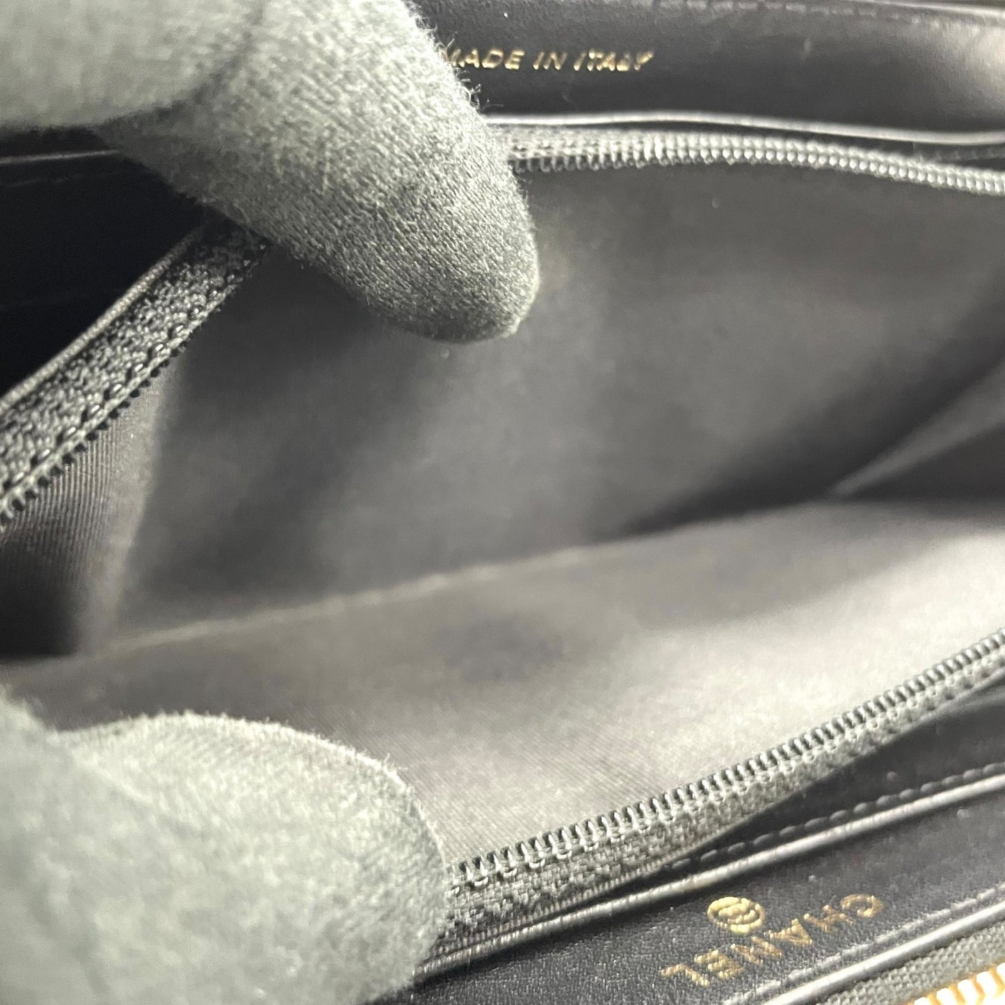 美品 シャネル CHANEL カメリア ラウンドファスナー 長財布 ブラック 黒 レザー 金 ゴールド金具 ココマーク 型押し ウォレット W6