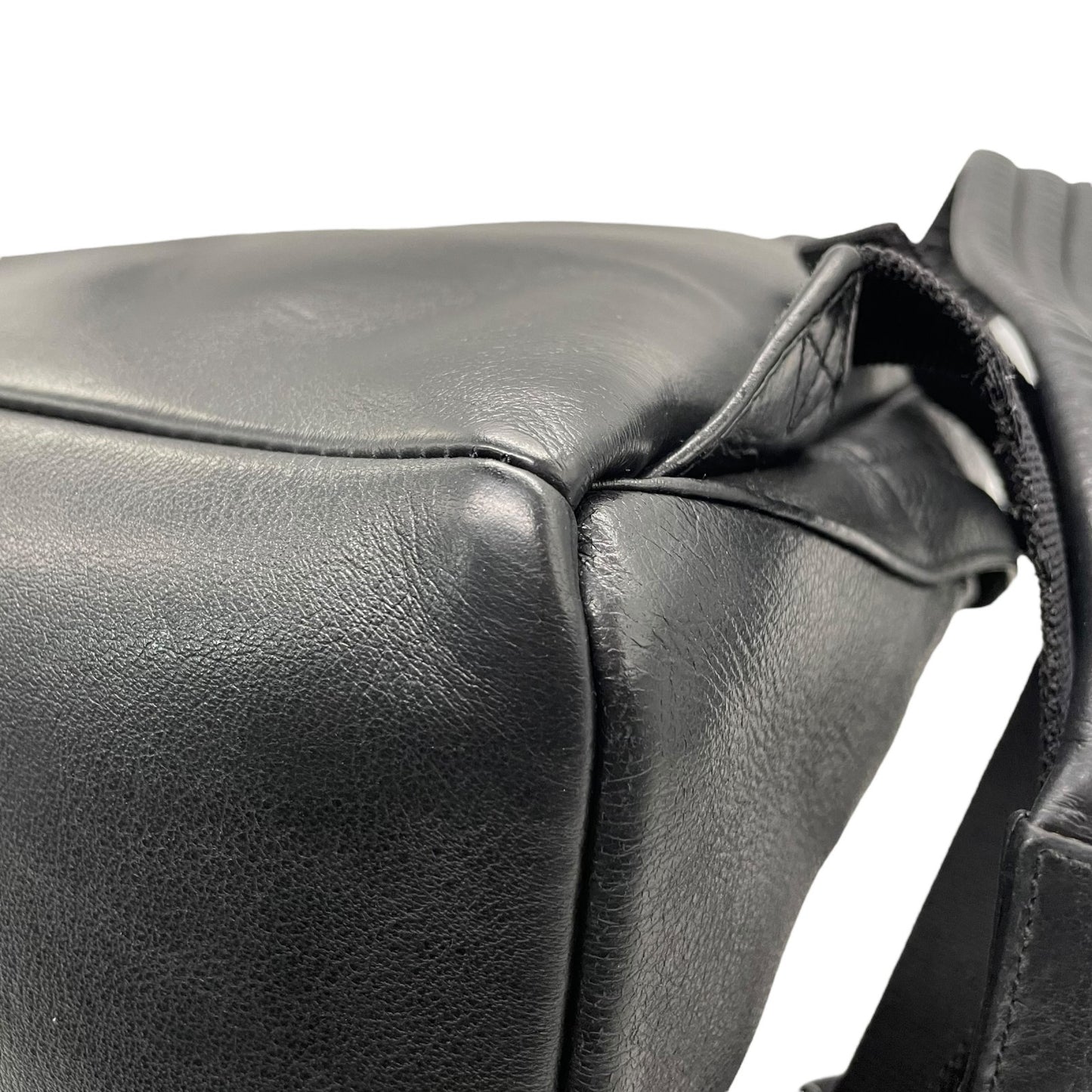 美品 バレンシアガ BALENCIAGA レザー エブリデイ バックパック リュック ブラック 黒 ロゴ入り シンプル 高級感 メンズ レディース ユニセックス C