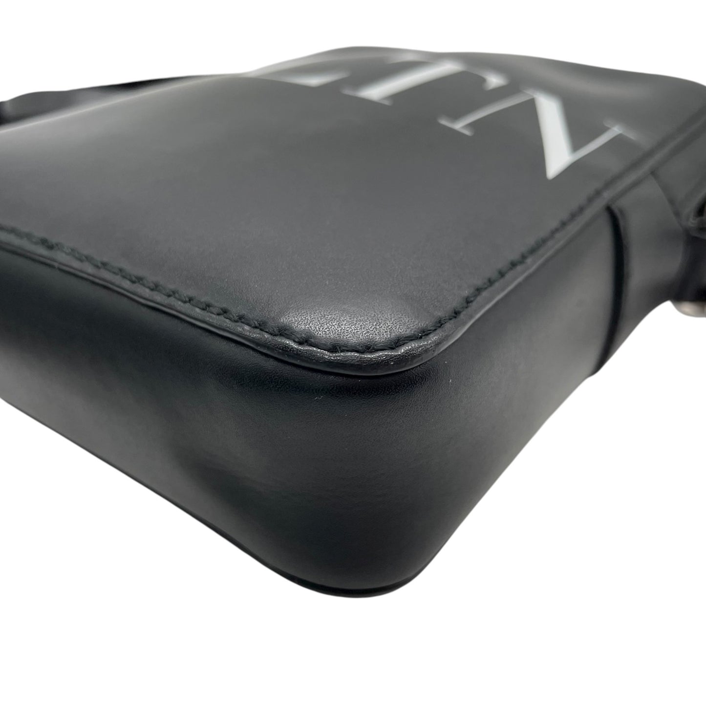 美品 ヴァレンティノ VALENTINO VLTN レザー ショルダーバッグ クロスボディ 黒 ブラック ロゴ メンズ レディース K9