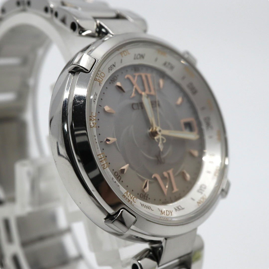 【極美品/稼働品】シチズン クロスシー 腕時計 H240-T020097 エコドライブ 電波ソーラー ワールドタイム レディース デイト シルバー アナログ ビジネス エレガント 高機能 日本製 デュラテクト クリーニング済み G4