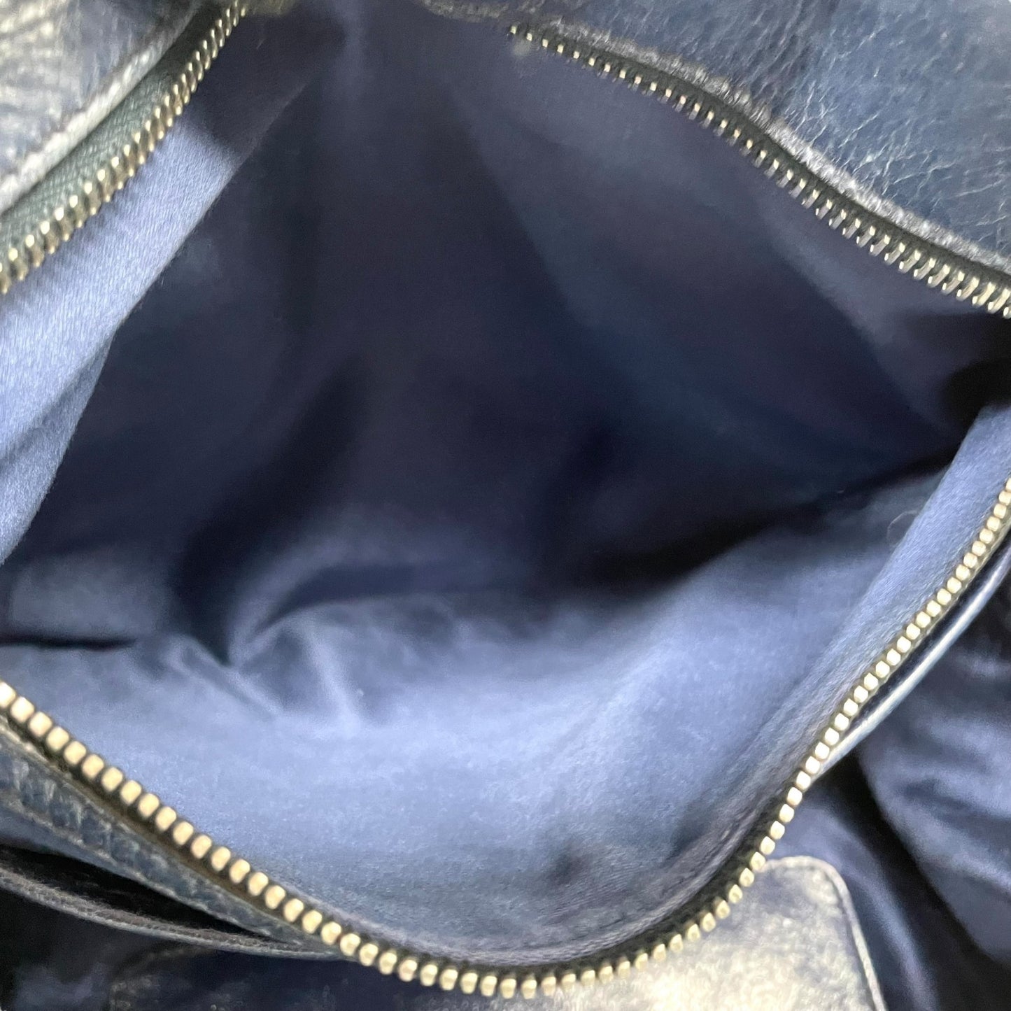 ミュウミュウ miumiu トートバッグ ショルダーバッグ ネイビー 紺 2way レザー 手提げ 斜め掛け可 シルバー金具 ロゴ レディース K10 archive 002 Y2K