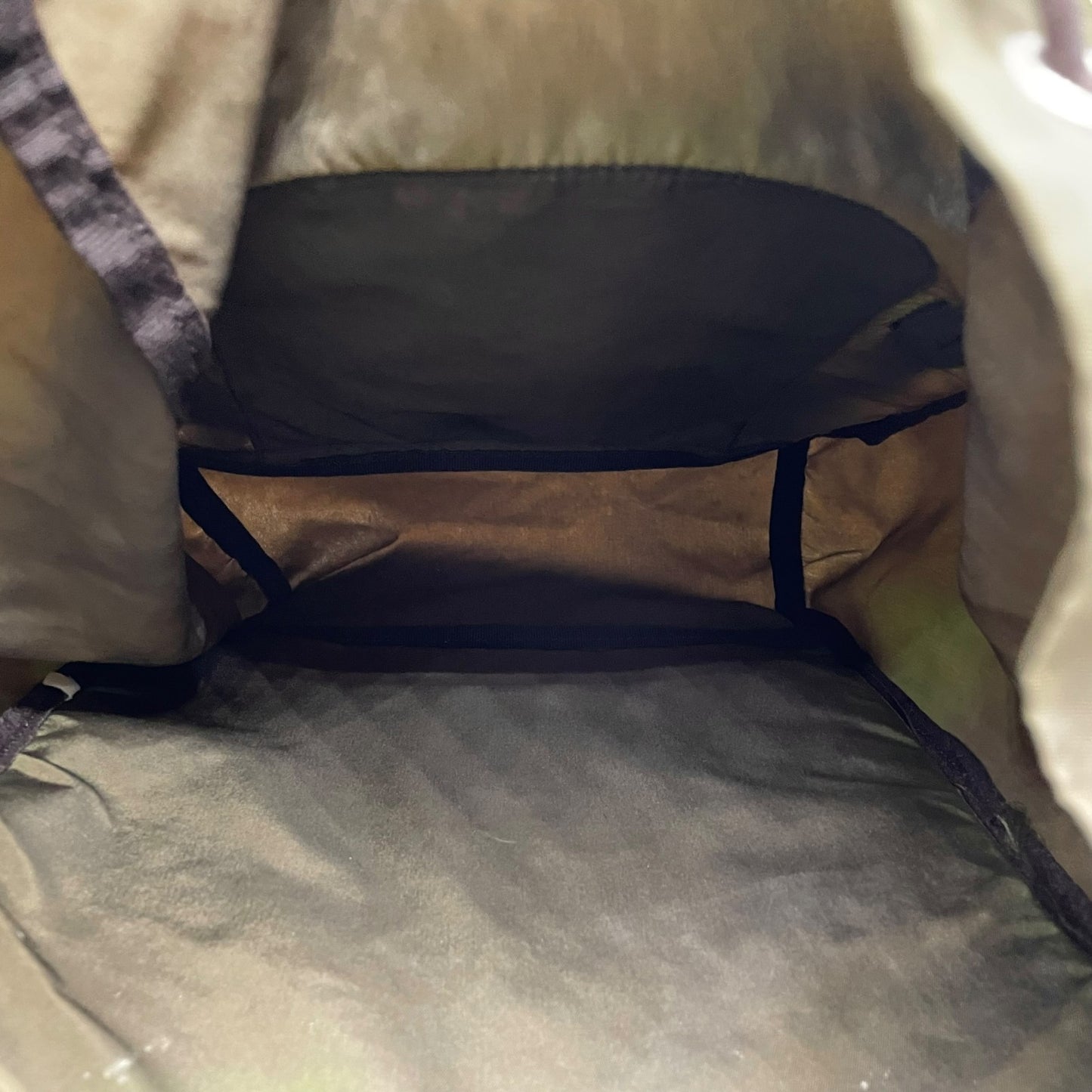 プラダ PRADA リュックサック バックパック カーキ 茶 ブラウン ナイロン 三角ロゴプレート トライアングルロゴ シルバー金具 メンズ レディース Z4