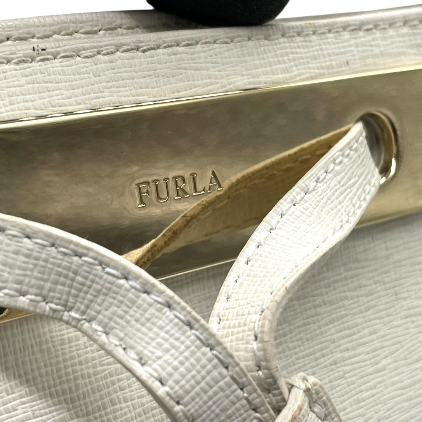 フルラ FURLA 2WAY ハンドバッグ ショルダーバッグ ホワイト 白 レザー 巾着型 ゴールド金具 手提げ 斜め掛け可 レディース T1