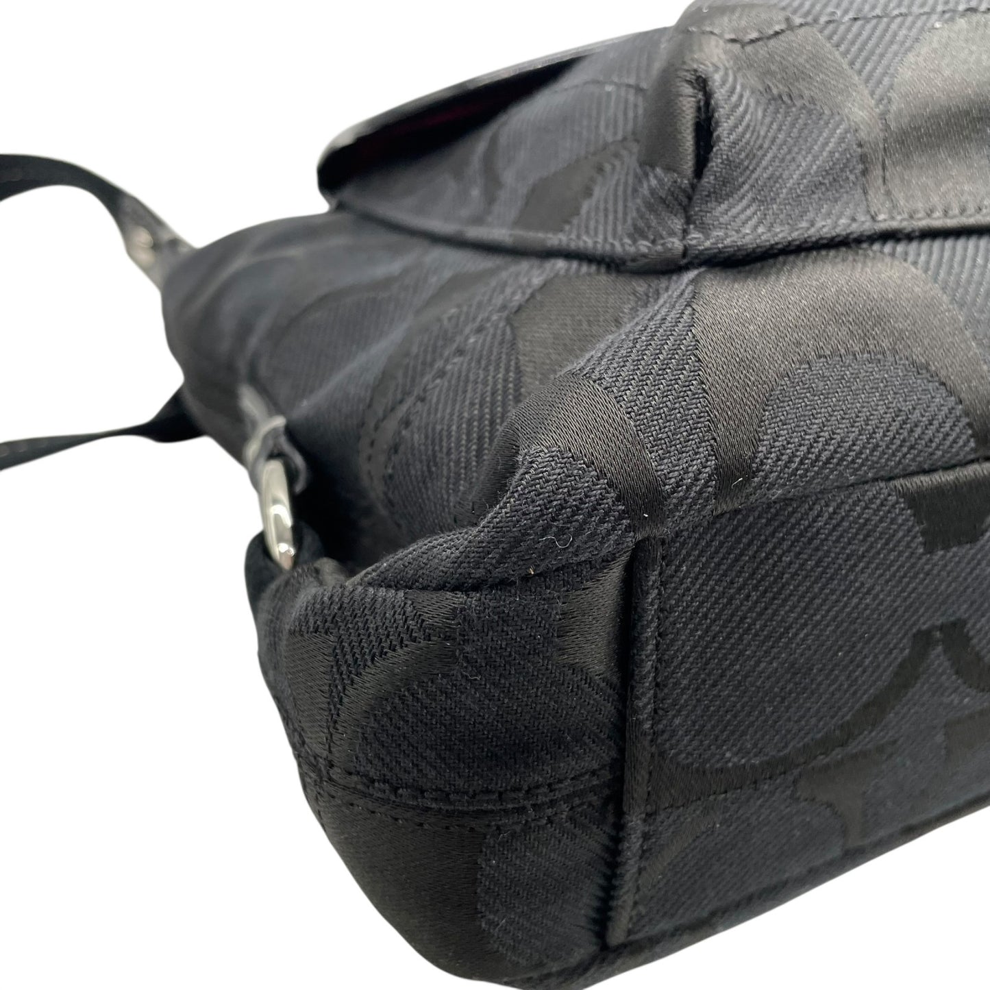 美品 COACH コーチ ショルダーバッグ 黒 ブラック シグネチャー キャンバス パテントレザー シルバー金具 F16550 フラワーチャーム付き 斜め掛け可 レディース E8