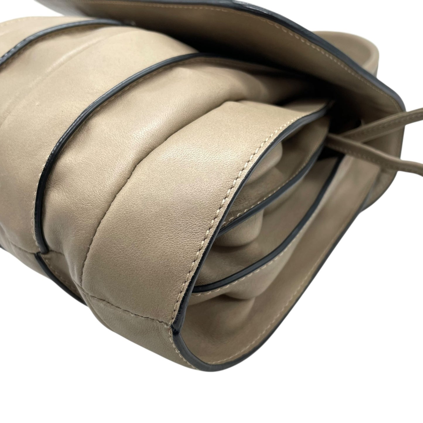 美品 ルポ LUPO ハンドバッグ グレージュ ベージュ レザー ショルダーストラップ付 肩掛け 2WAY フラップデザイン 上品カラー C6