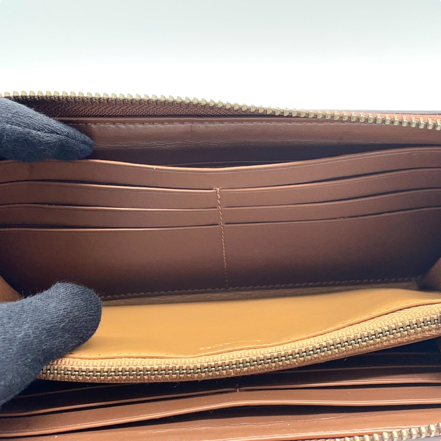 美品 コーチ COACH 長財布 ブラウン 茶色 レザー ラウンドジップ ラウンドファスナー ロゴ型押し シンプル ウォレット W4