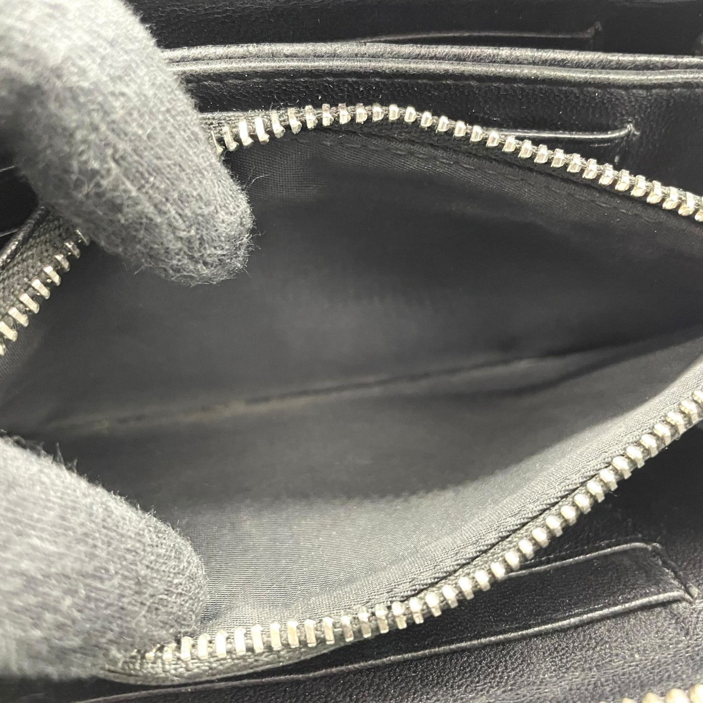 Christian Dior クリスチャンディオール ディオラマ 長財布 コンパクトウォレット ラウンドファスナー ブラック キルティング レザー シルバー金具 ロゴ メンズ レディース W3