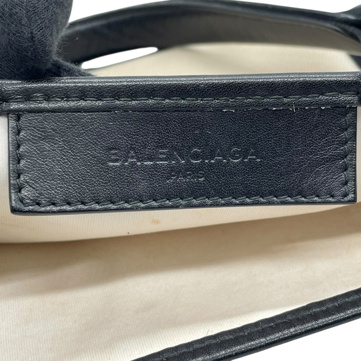 BALENCIAGA バレンシアガ カバ ハンドバッグ トートバッグ ホワイト ブラック キャンバス レザー ロゴ入り ポーチ付き レディース デザイン シンプル Z3