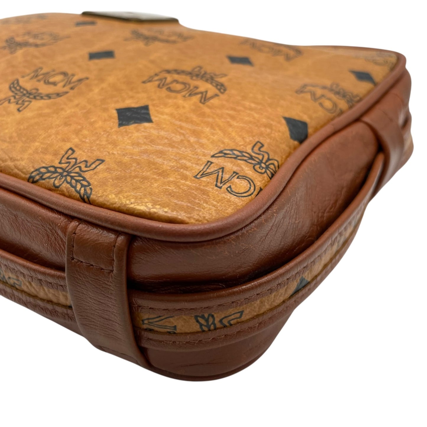 エムシーエム MCM ヴィセトス ショルダーバッグ ボディバッグ カメラバッグ 茶 ブラウン コニャック シグネチャー レザー ゴールド金具 斜め掛け可 レディース S12