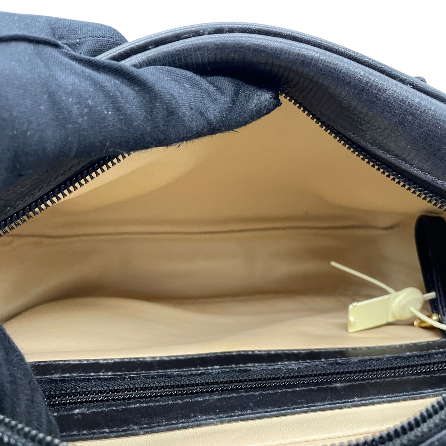 Authentic HUNTING WORLD Carryall Messenger Bag Shoulder Bag Black Leather Gold Hardware Women's Crossbody