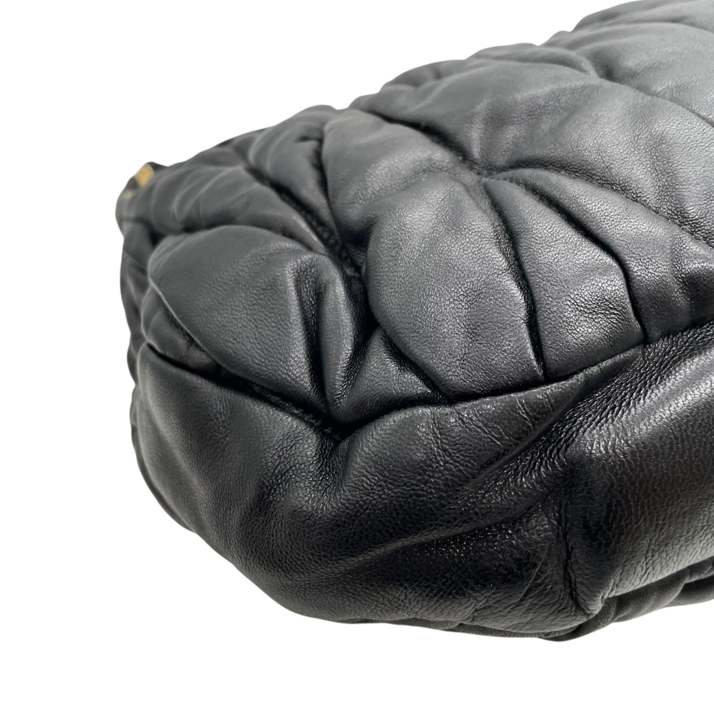 美品 miu miu ミュウミュウ 2WAY ハンドバッグ ショルダーバッグ マトラッセ マテラッセ 黒 ブラック レザー ゴールド金具 ロゴ 斜め掛け レディース C6