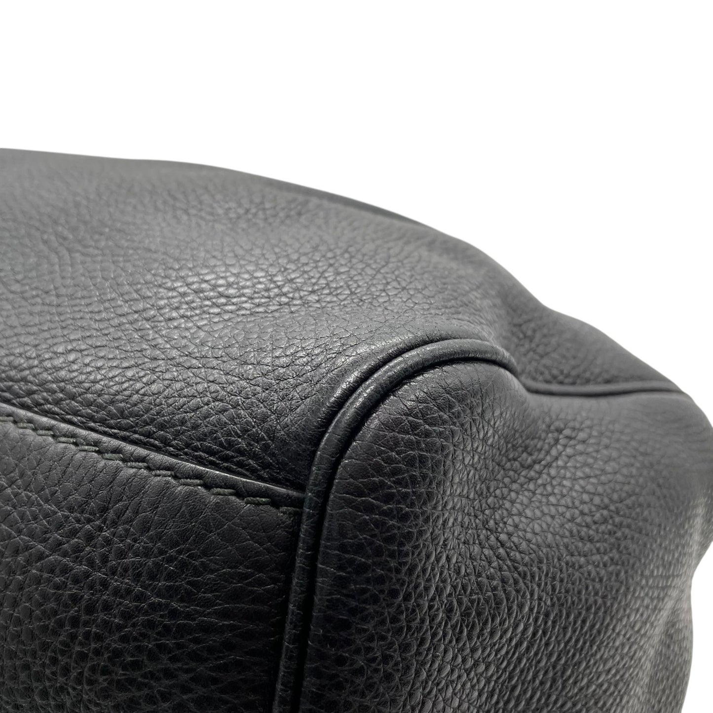 美品 GUCCI グッチ スーキー ハンドバッグ 黒 ブラック レザー シボ革 ゴールド金具 ギャザー インターロッキングG チャーム ヴィンテージ ホーボー レディース Z3