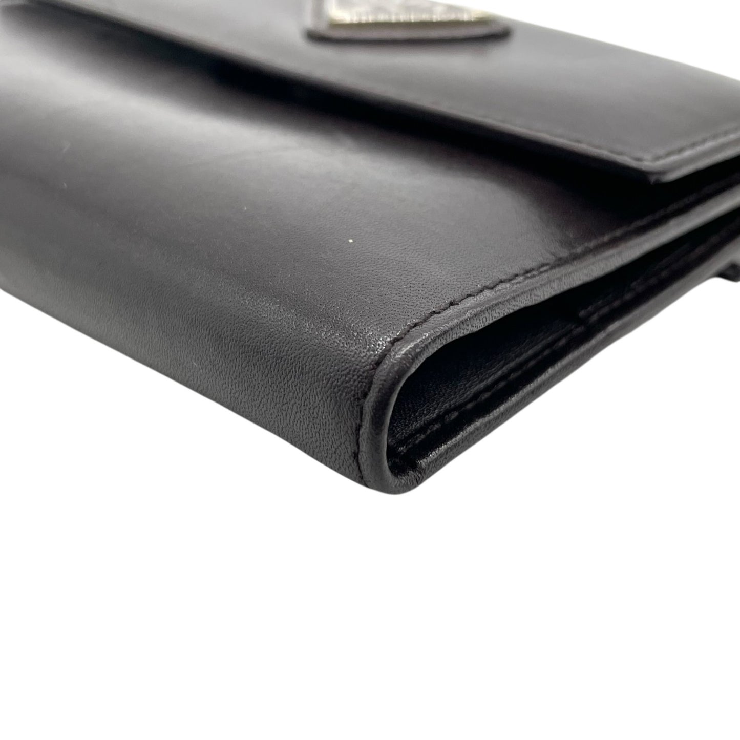 美品 PRADA プラダ 三つ折り財布 コンパクト財布 三角プレートロゴ トライアングルロゴ 茶 ダークブラウン レザー シルバー金具 メンズ レディース M5