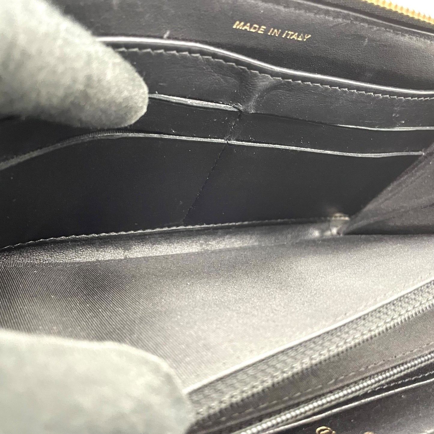 美品 シャネル CHANEL カメリア ラウンドファスナー 長財布 ブラック 黒 レザー 金 ゴールド金具 ココマーク 型押し ウォレット W6