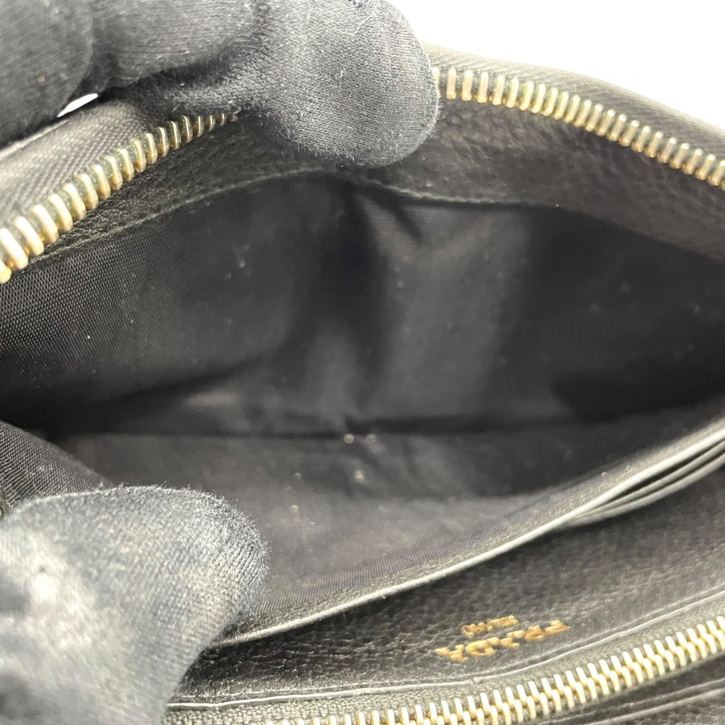 プラダ PRADA レザー ラウンドファスナー 長財布 黒 ブラック 金金具 ゴールドロゴ L字ファスナー 本革 ジップアラウンドウォレット M5