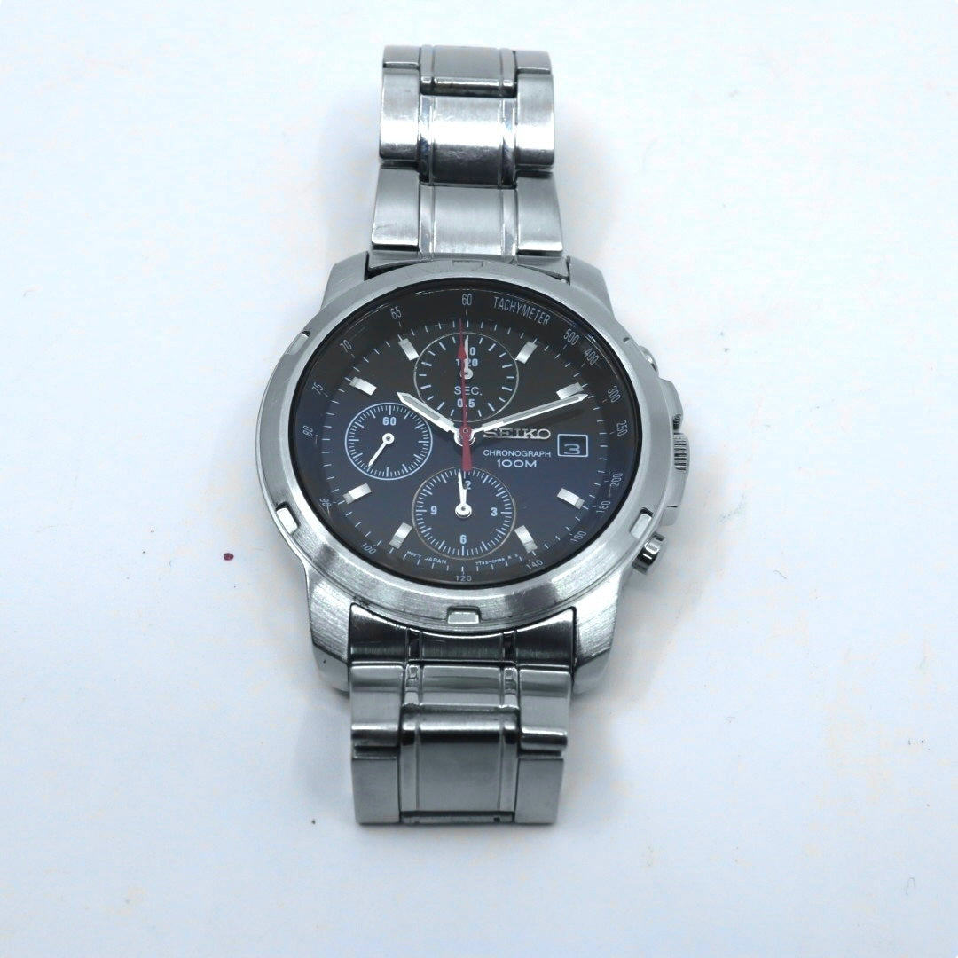 極美品 SEIKO セイコー 腕時計 クロノグラフ 7T92-0BF0 メンズ クオーツ 100M防水 ブラックダイヤル シルバー デイト タキメーター スポーツ ビジネス カジュアル 日本製ムーブメント クリーニング済み G4