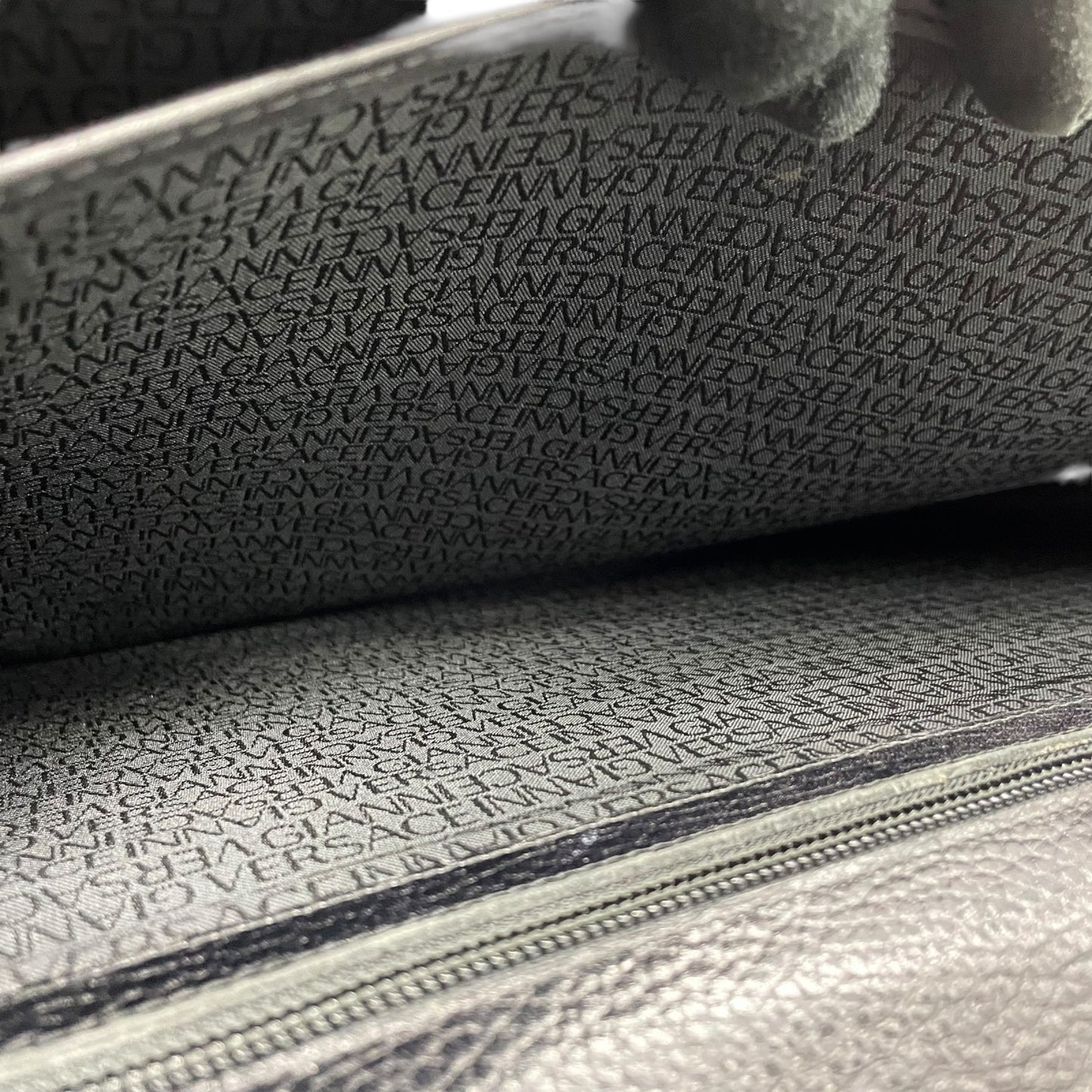 美品 ヴェルサーチ VERSACE メデューサ レザー ブリーフケース 書類バッグ ビジネスバッグ 黒 ブラック ゴールド金具 メンズ E