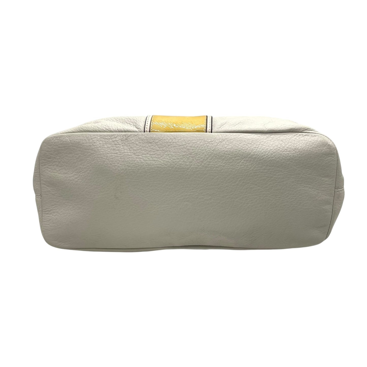 美品 コーチ COACH トートバッグ ホワイト 白 イエロー 黄色 レザー パテントレザー 肩掛け可 ロゴ チャーム付き シルバー金具 レディース S97