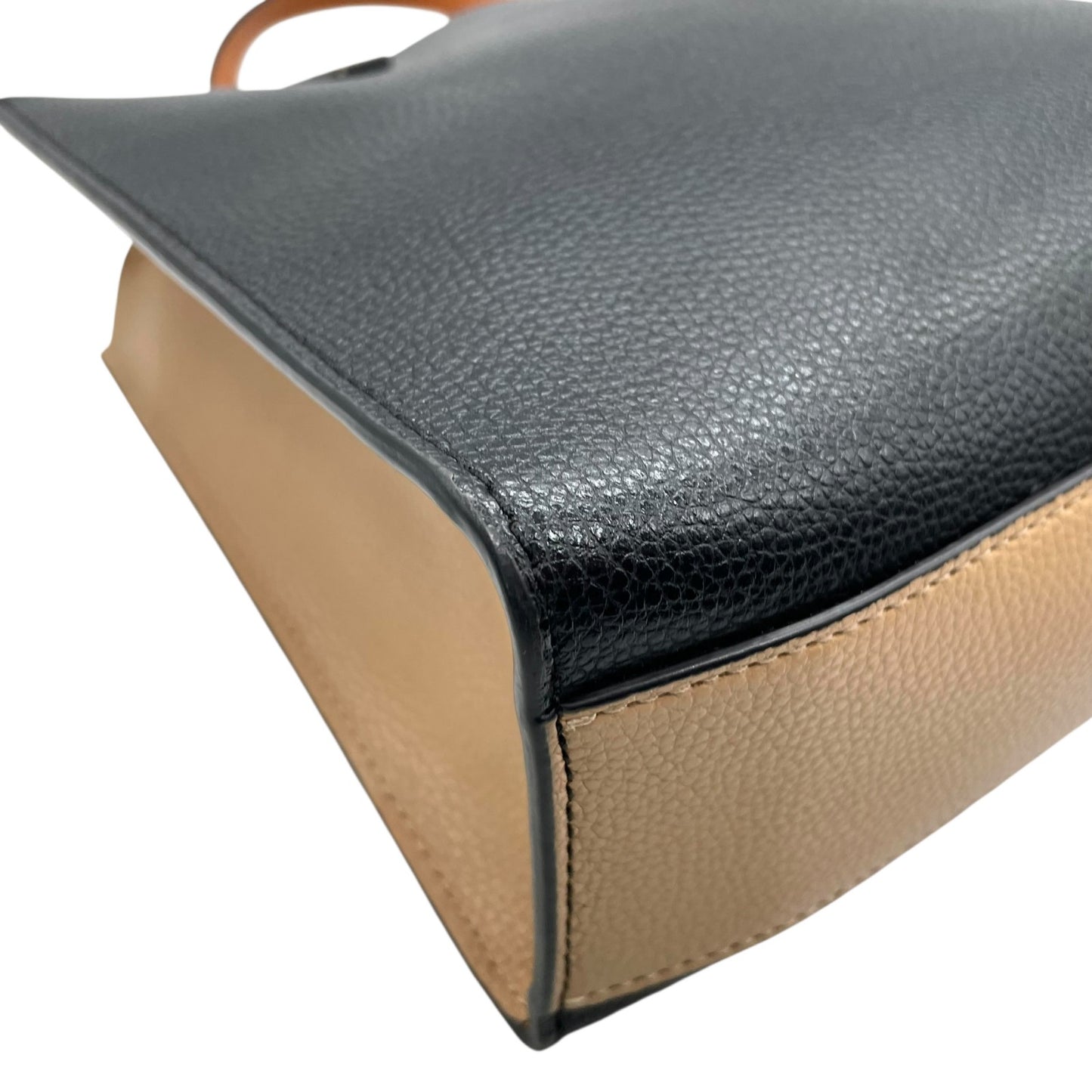 マークジェイコブス MARC JACOBS THE MINI GRIND BAG 2WAY ハンドバッグ ショルダーバッグ 黒 ブラック 白 アイボリー ベージュ レザー ゴールド金具 手提げ 斜め掛け可 ロゴ パドロック グラインド レディース S21