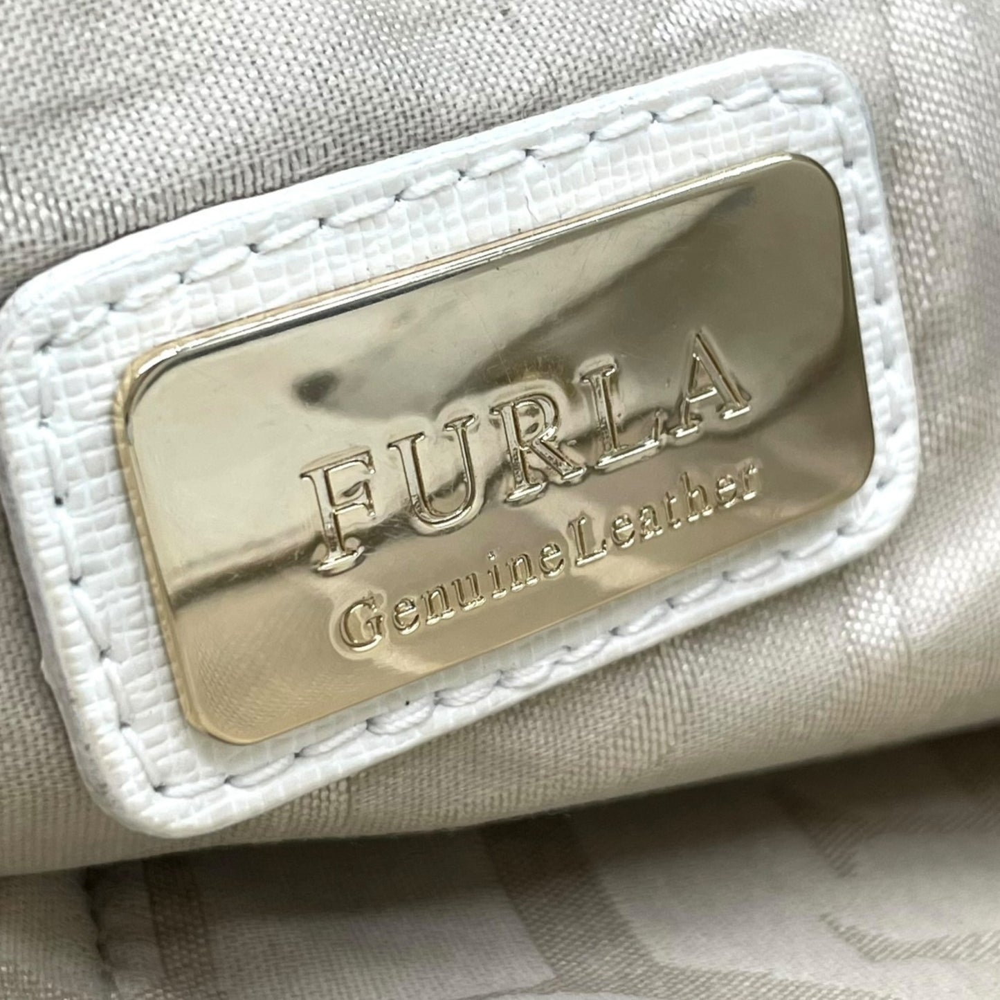 フルラ FURLA 2WAY ハンドバッグ ショルダーバッグ ホワイト 白 レザー 巾着型 ゴールド金具 手提げ 斜め掛け可 レディース T1