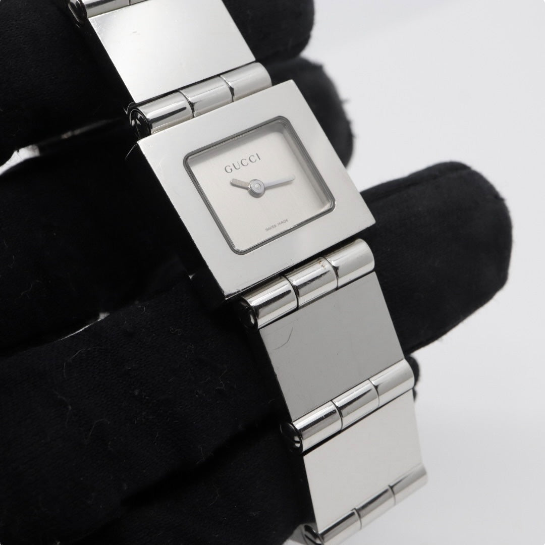美品 電池交換済 クリーニング済 グッチ GUCCI 600L 腕時計 レディースウォッチ スクエア シルバー文字盤 ステンレススチール クォーツ アナログ バングル ブレスレット エレガント クラシック ドレスウォッチ 稼働品 G3
