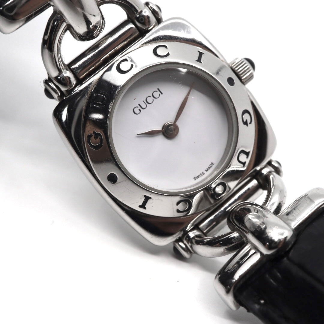 【美品/電池交換済/新品ベルト(社外品)】グッチ GUCCI 6300L レディース腕時計 クオーツ スクエアケース シルバー ホワイト文字盤 ブラックレザーベルト ホースビットデザイン クラシック エレガント ドレスウォッチ SWISS MADE G2