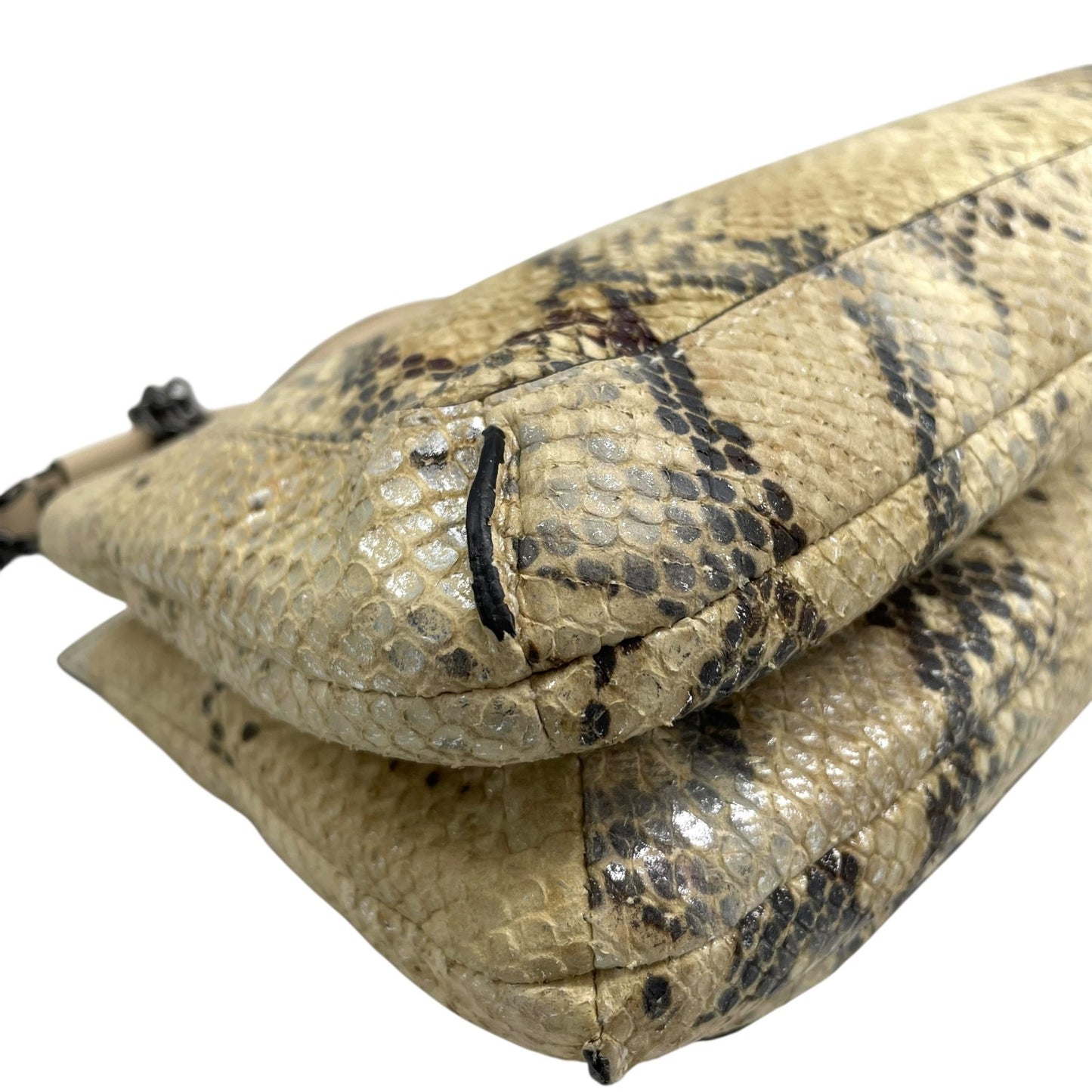 COACH コーチ ハンドバッグ ワンショルダー ベージュ レザー 型押し エンボス チェーンショルダー 肩掛け可 ロゴ チャーム付き レディース S30