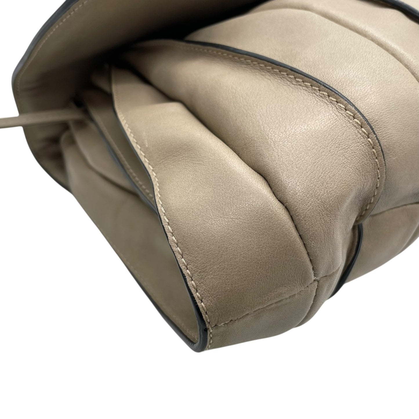 美品 ルポ LUPO ハンドバッグ グレージュ ベージュ レザー ショルダーストラップ付 肩掛け 2WAY フラップデザイン 上品カラー C6