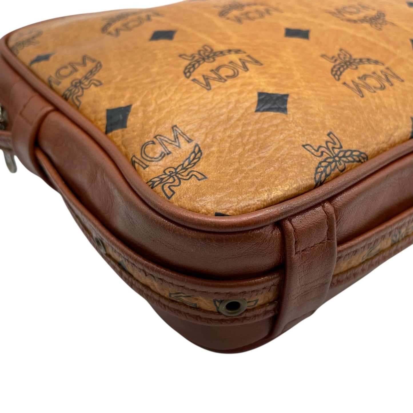 エムシーエム MCM ヴィセトス ショルダーバッグ ボディバッグ カメラバッグ 茶 ブラウン コニャック シグネチャー レザー ゴールド金具 斜め掛け可 レディース S12