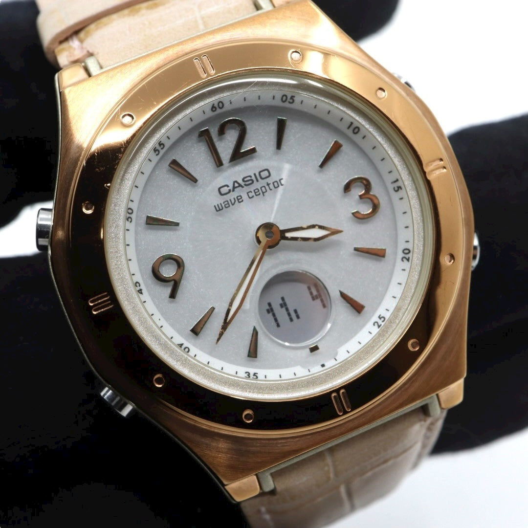【美品/稼働品】カシオ ウェーブセプター 腕時計 LWA-M141 電波ソーラー レディース ゴールド ホワイト文字盤 レザー ベージュ MULTI BAND 6 アナデジ エレガント フェミニン カジュアル ビジネス ファッション G