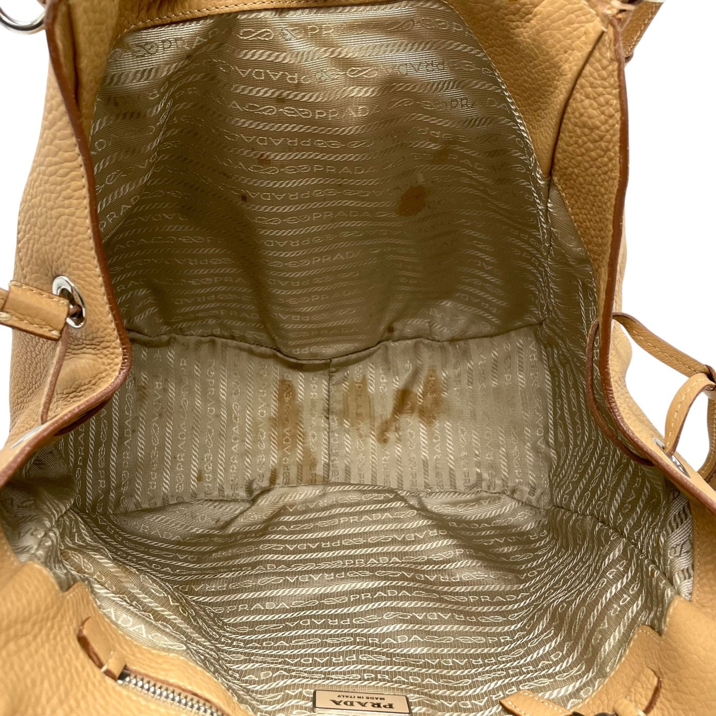 PRADA プラダ ワンショルダーバッグ ライトブラウン ベージュ レザー シボ革 トライアングルロゴ ベルトデザイン シルバー金具 C4