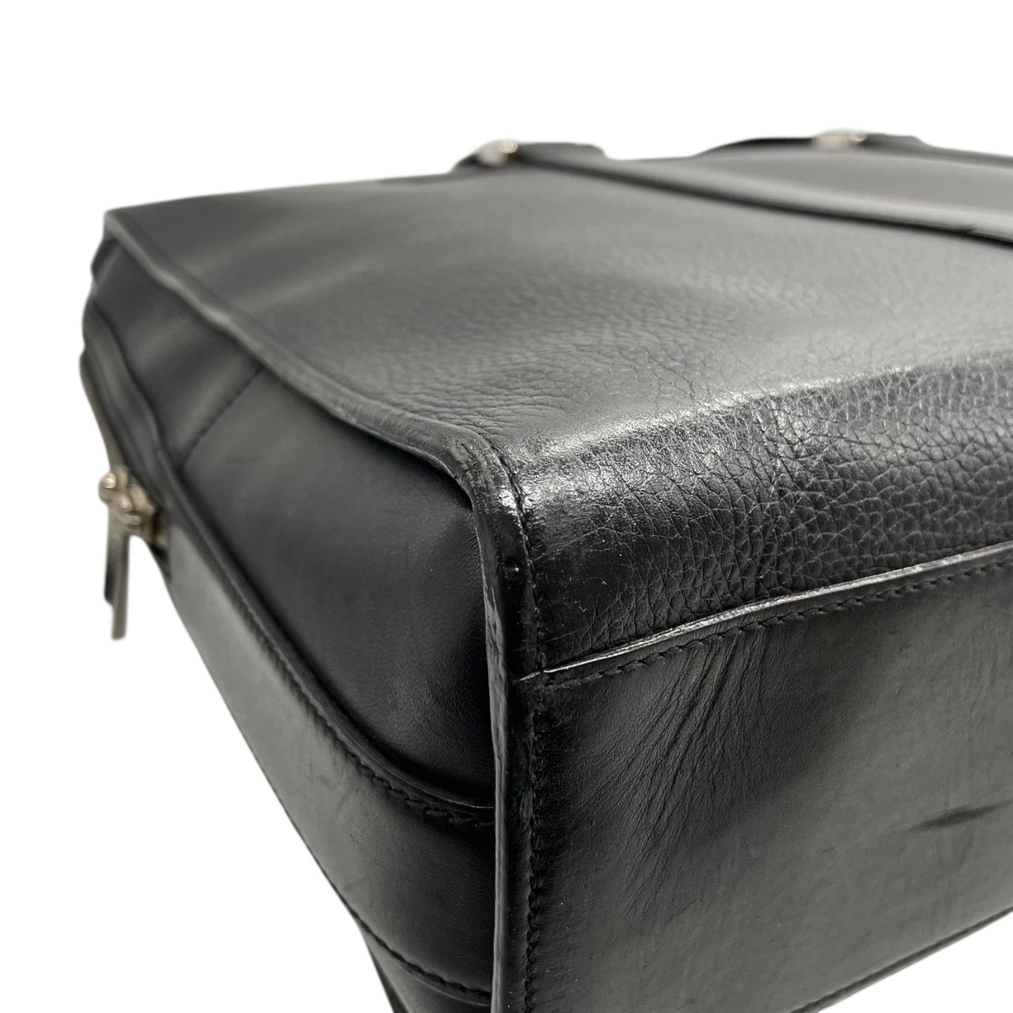 美品 現行 Cartier カルティエ ビジネスバッグ ブリーフケース 黒 ブラック レザー シボ革 シルバー金具 ロゴ型押し 2Cモチーフ 通勤 メンズ A4収納可 A