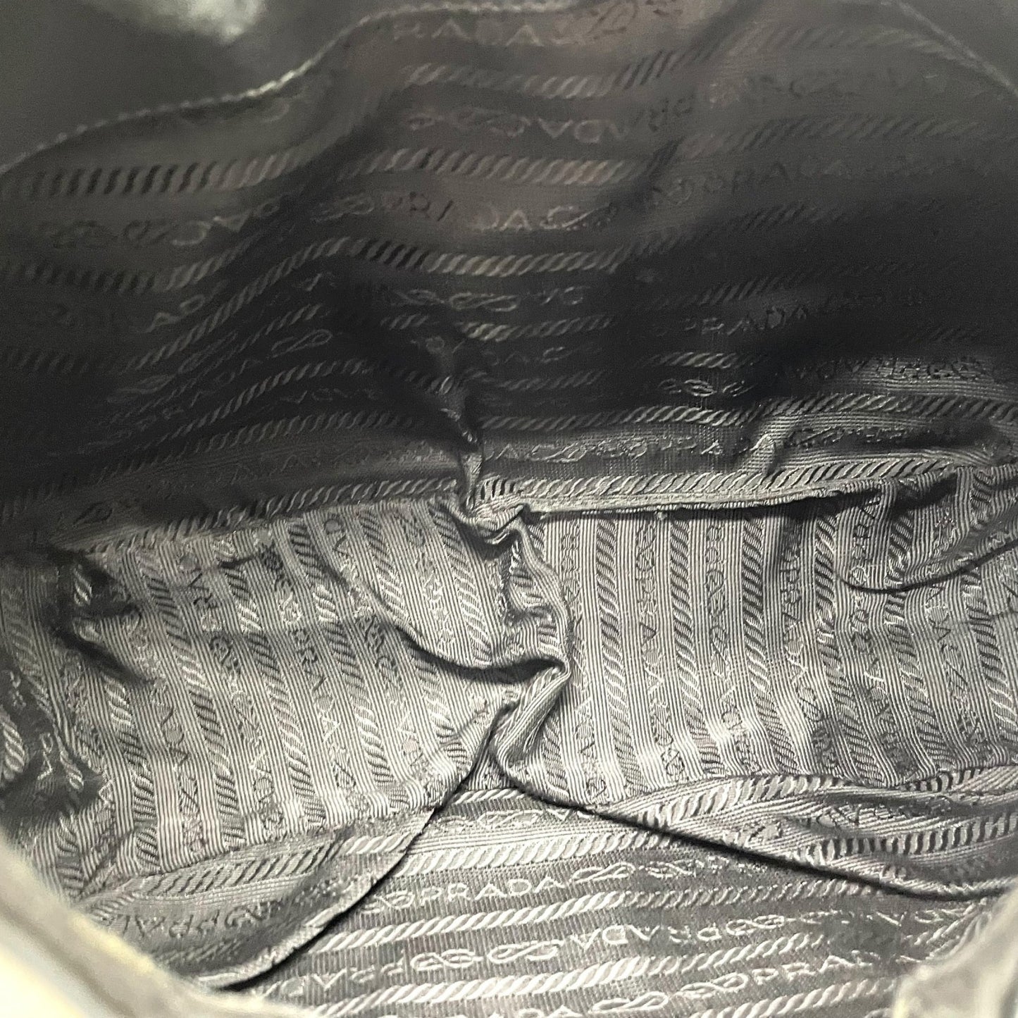 PRADA プラダ ワンショルダーバッグ ショルダーバッグ 黒 ブラック 肩掛け シルバー金具 ベルトデザイン フラップ ナイロン×レザー 三角ロゴ トライアングルロゴ ヴィンテージ テスート D1