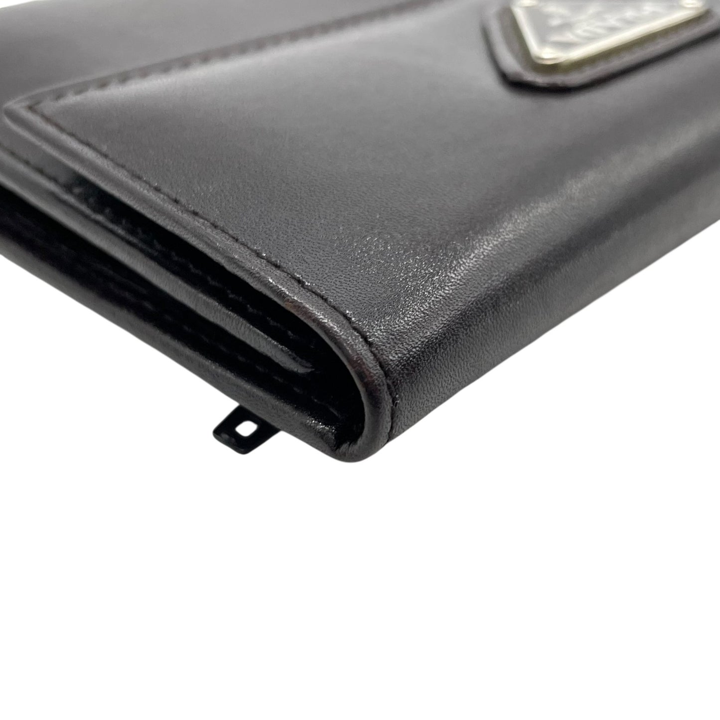 美品 PRADA プラダ 三つ折り財布 コンパクト財布 三角プレートロゴ トライアングルロゴ 茶 ダークブラウン レザー シルバー金具 メンズ レディース M5