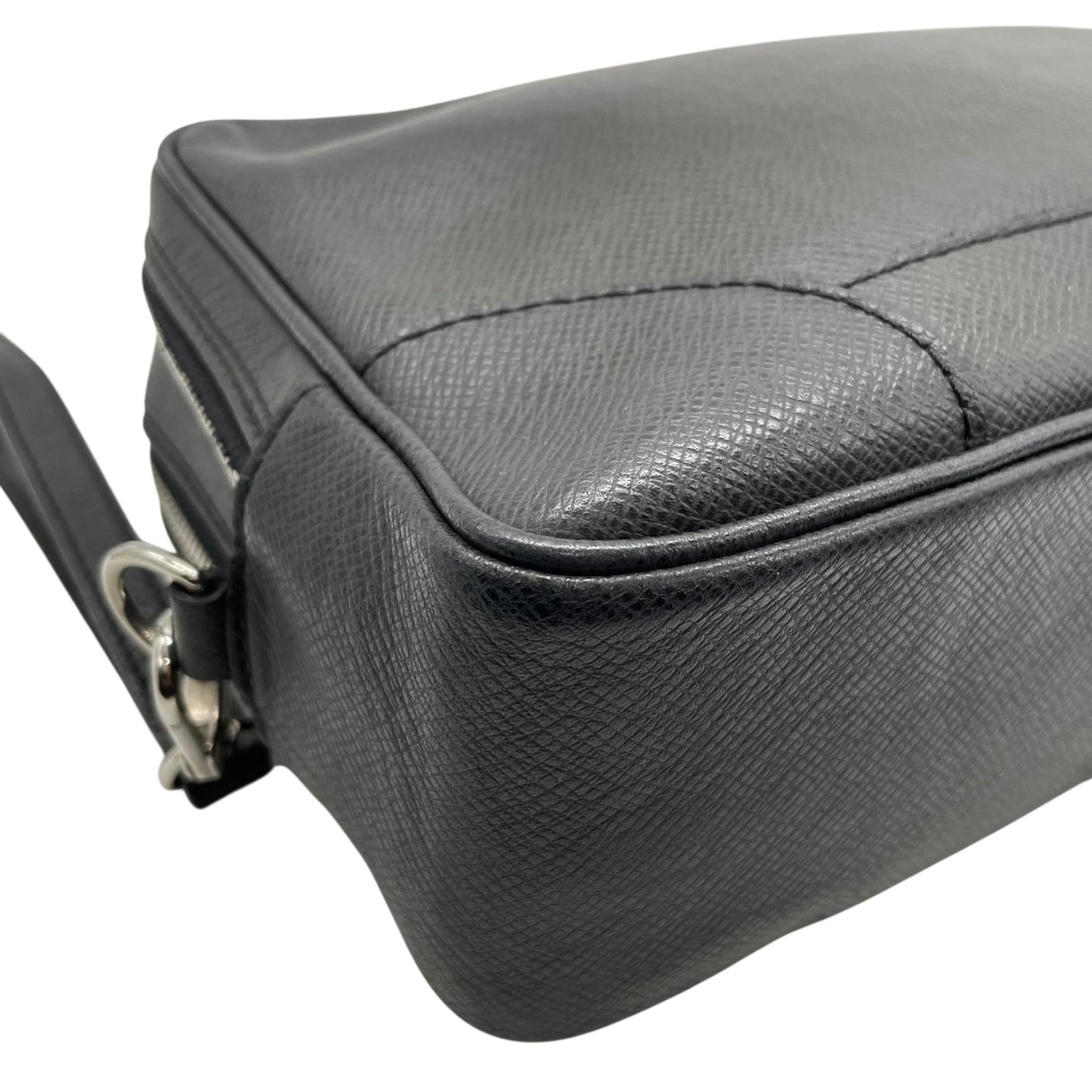 美品 LOUIS VUITTON ルイヴィトン タイガ パヴェル クラッチバッグ セカンドバッグ レザー 黒 ブラック シルバー金具 M31142 ストラップ付 メンズ D