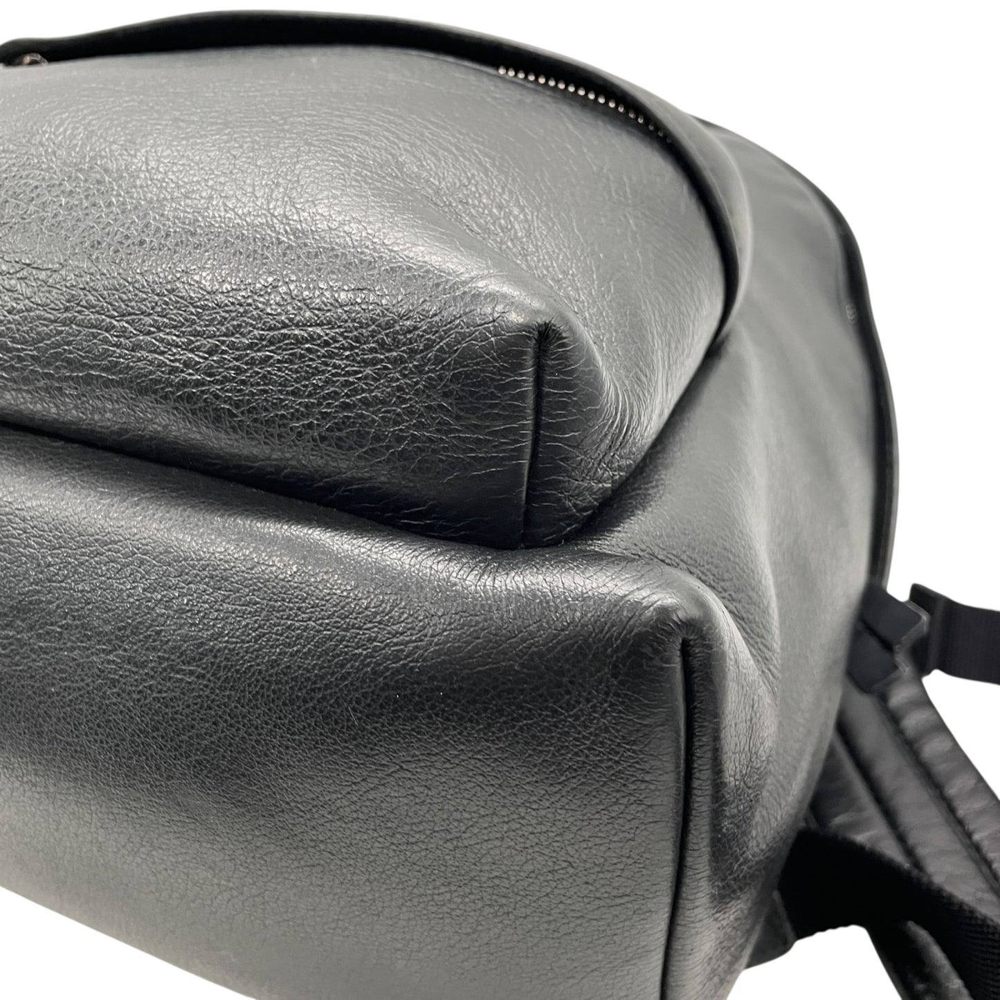 美品 バレンシアガ BALENCIAGA レザー エブリデイ バックパック リュック ブラック 黒 ロゴ入り シンプル 高級感 メンズ レディース ユニセックス C