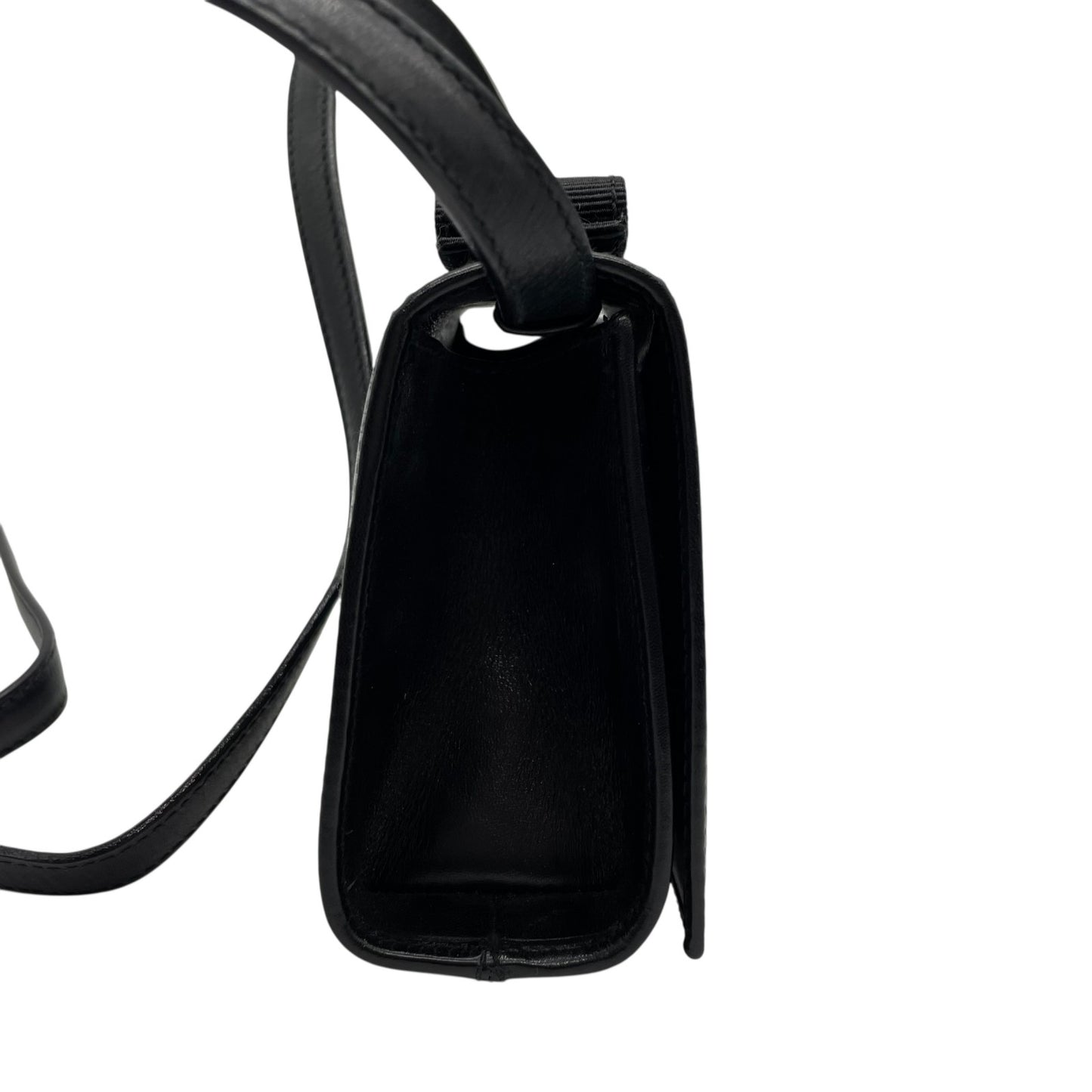 美品 Salvatore Ferragamo フェラガモ ショルダーバッグ ミニバッグ ヴァラリボン 黒 ブラック ゴールド金具 レザー アクセサリーポーチ マイクロミニ レディース R