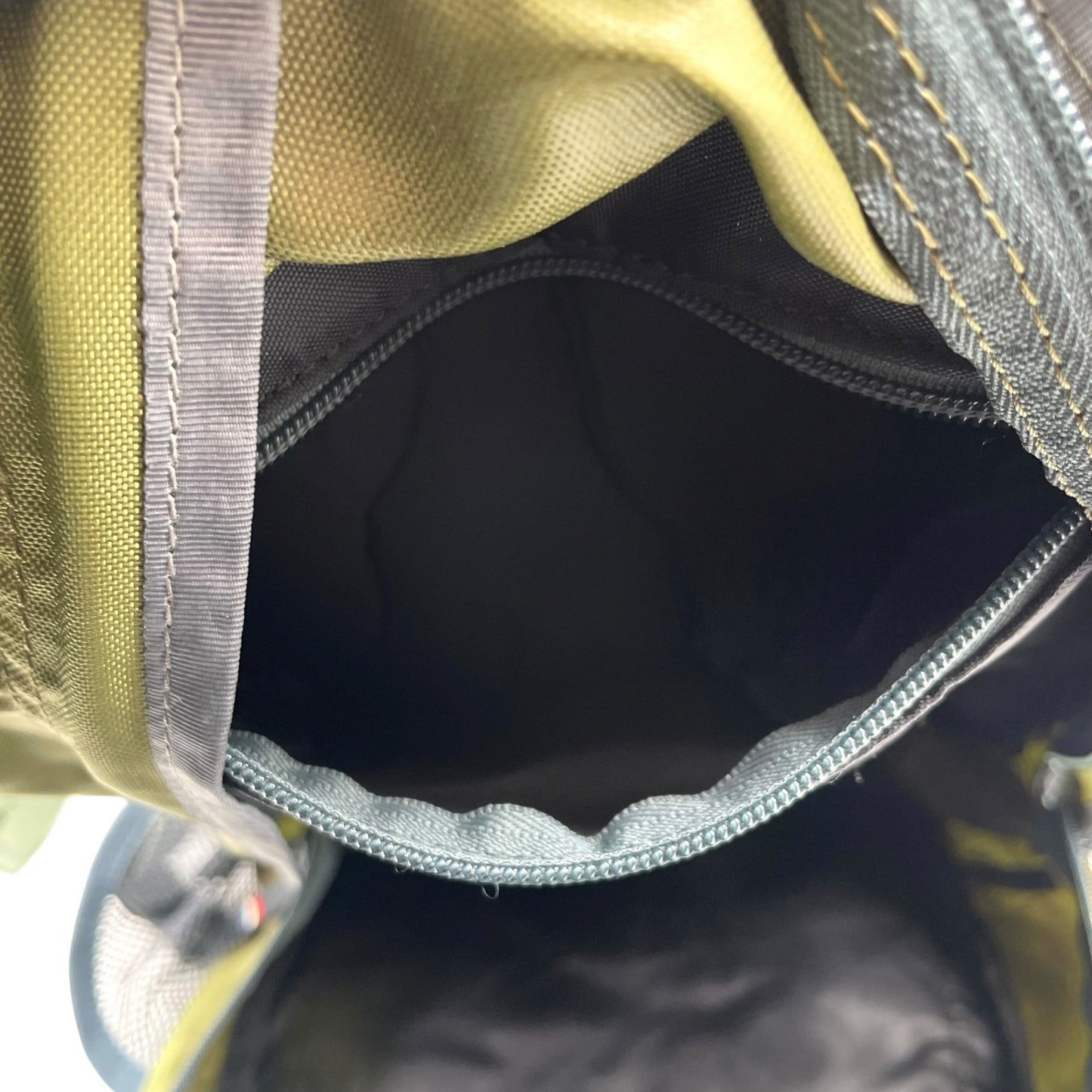 エーグル AIGLE リュックサック グリーン 緑 カーキ ナイロン キャンバス メンズ レディース バッグパック 登山 ハイキング U14